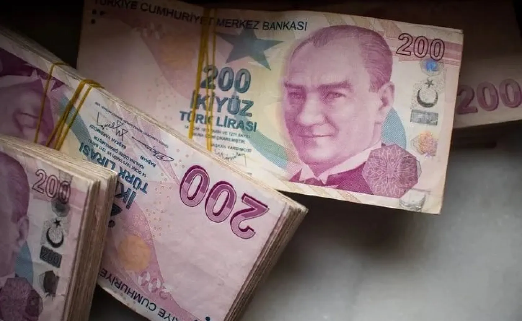 Fethiye'de Emekliler Bayram İkramiyesine Tepkili: 'Geçim Allah'a Kaldı'