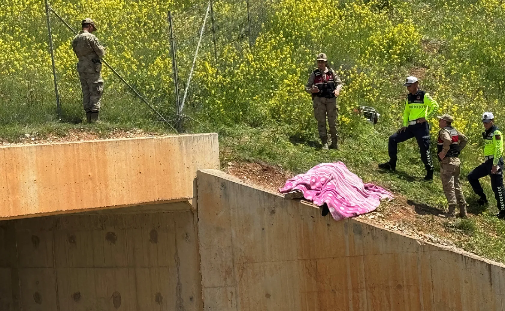 İki gündür kayıp olan çocuk menfezde ölü bulundu