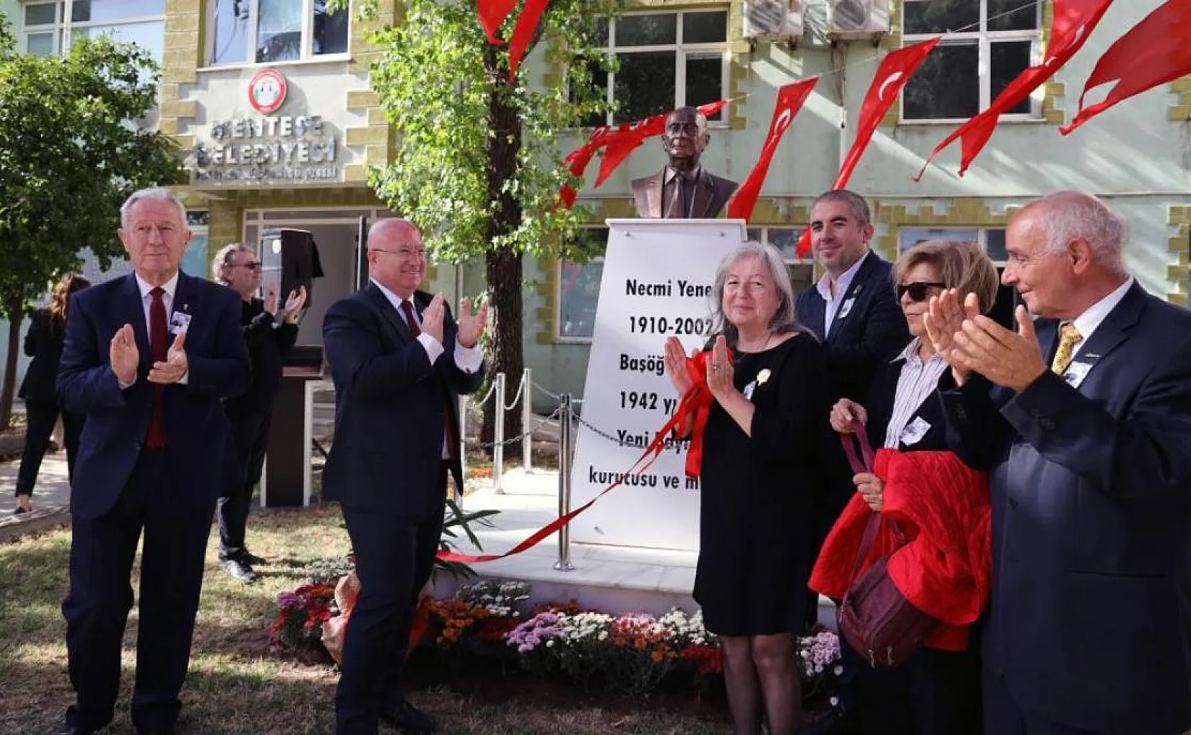 Başöğretmen Necmi Yener'in büstü törenle açıldı