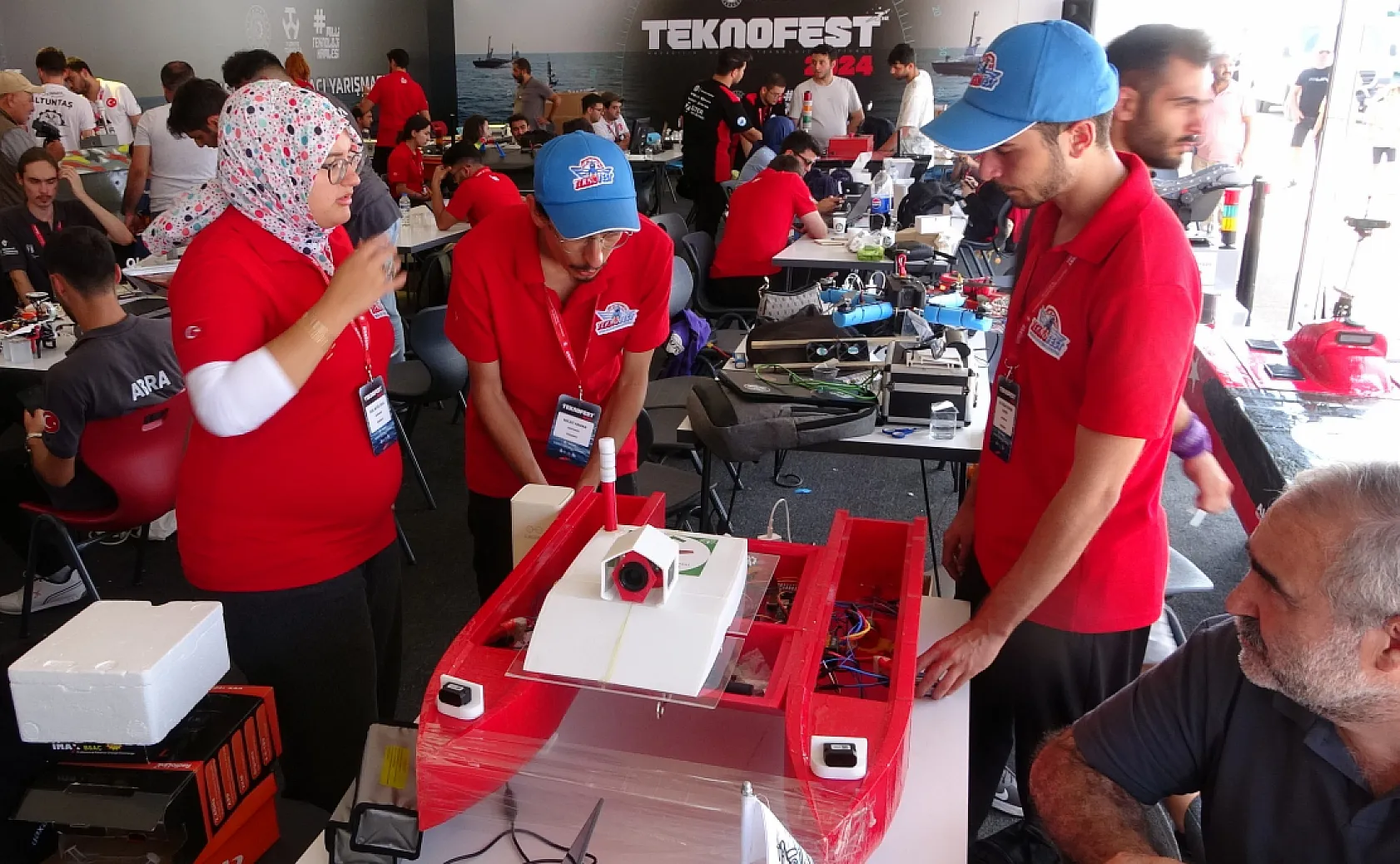 Türkiye'de ilk defa düzenlenen insansız deniz aracı yarışması otonom sürüşleriyle tamamlandı