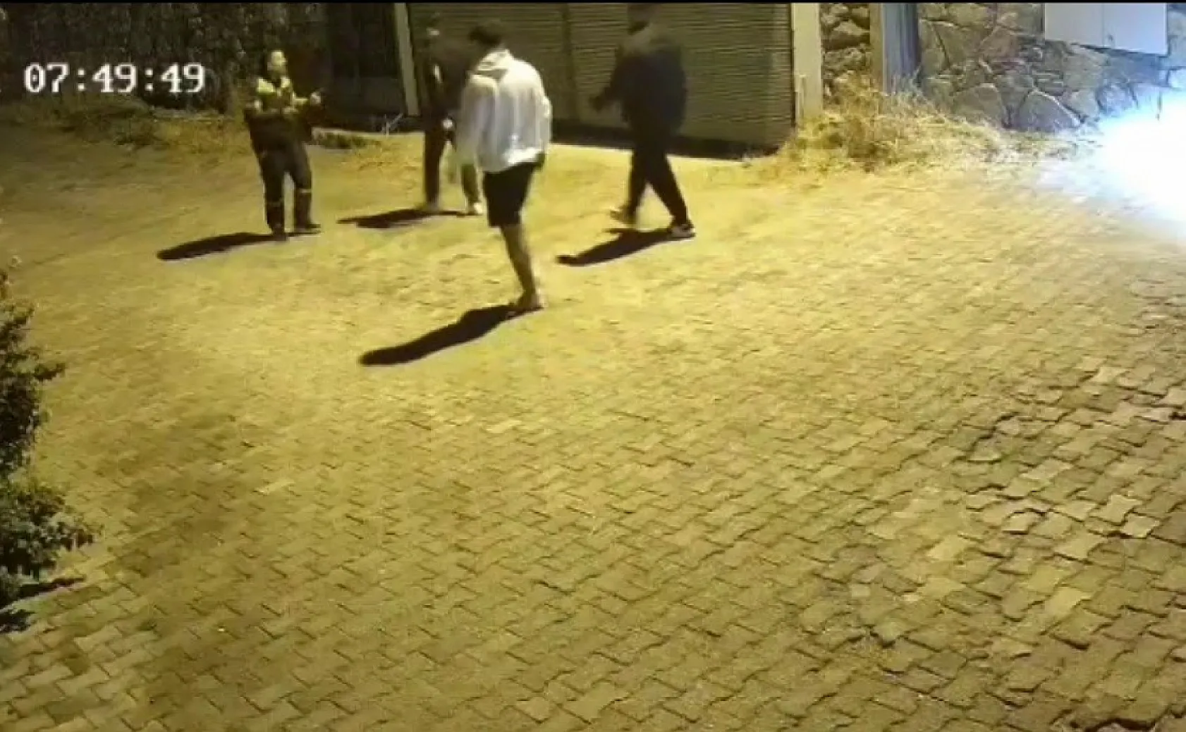 Otomobille çarptılar sonra darp ettiler: Talihsiz kurye kamera kayıtlarıyla hakkını arıyor