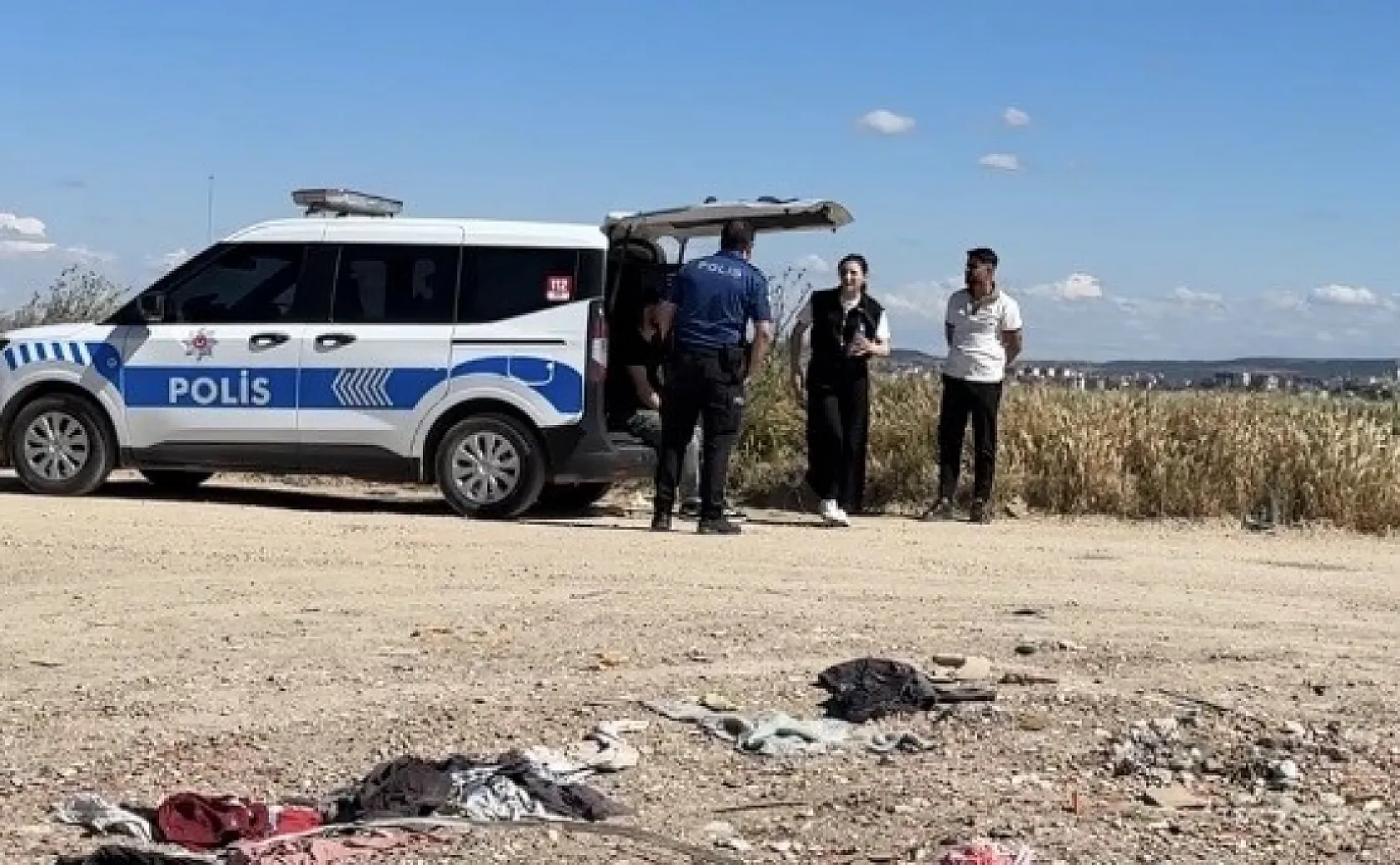 5 ay önce evlendiği eşinin aracını yaktı