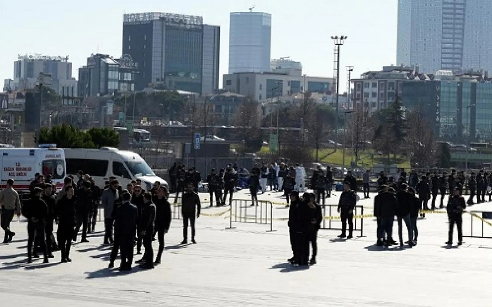 Çağlayan saldırganlarının çantaları bomba imha uzmanları tarafından incelendi