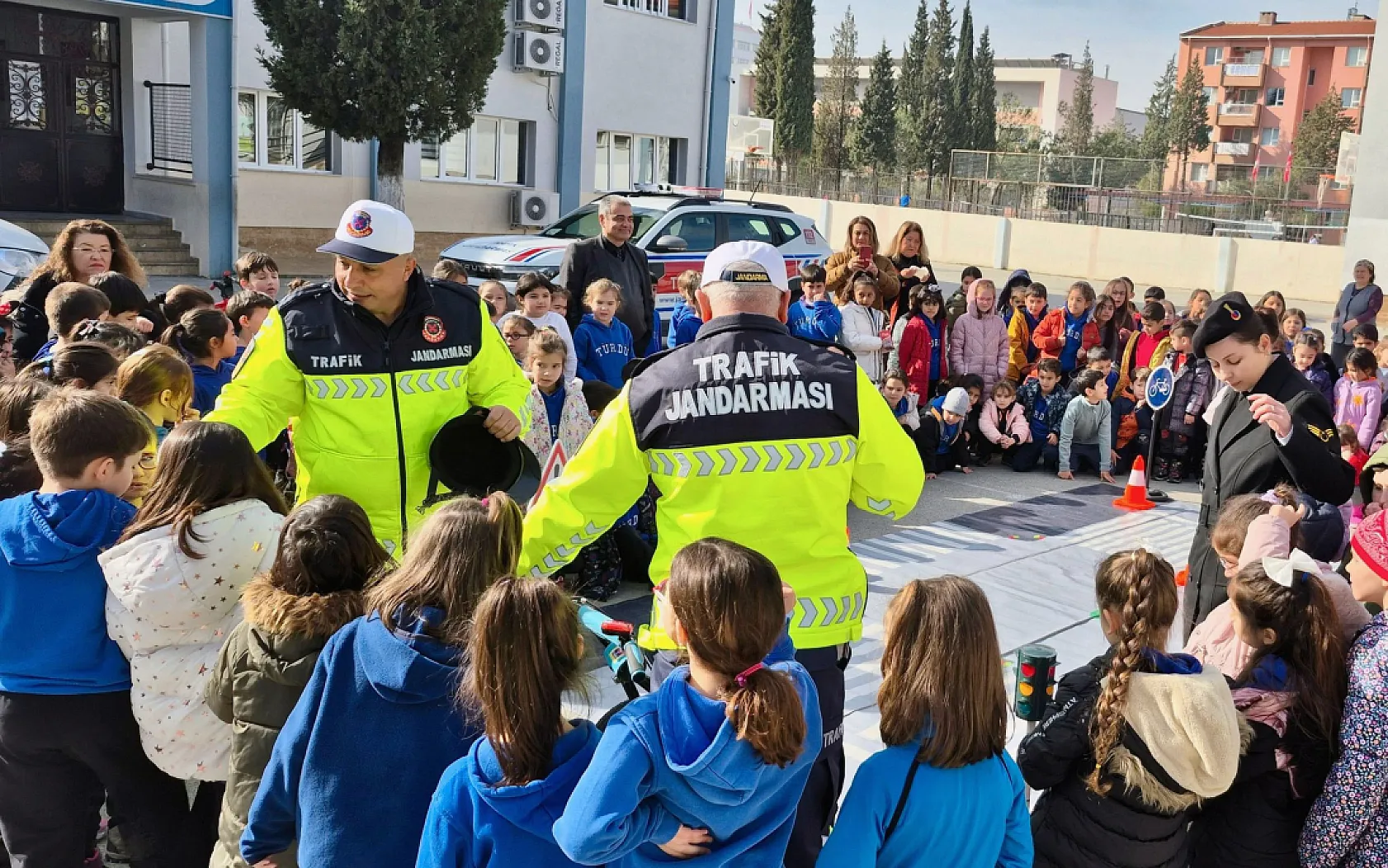 Trafik jandarmasından öğrencilere eğitim