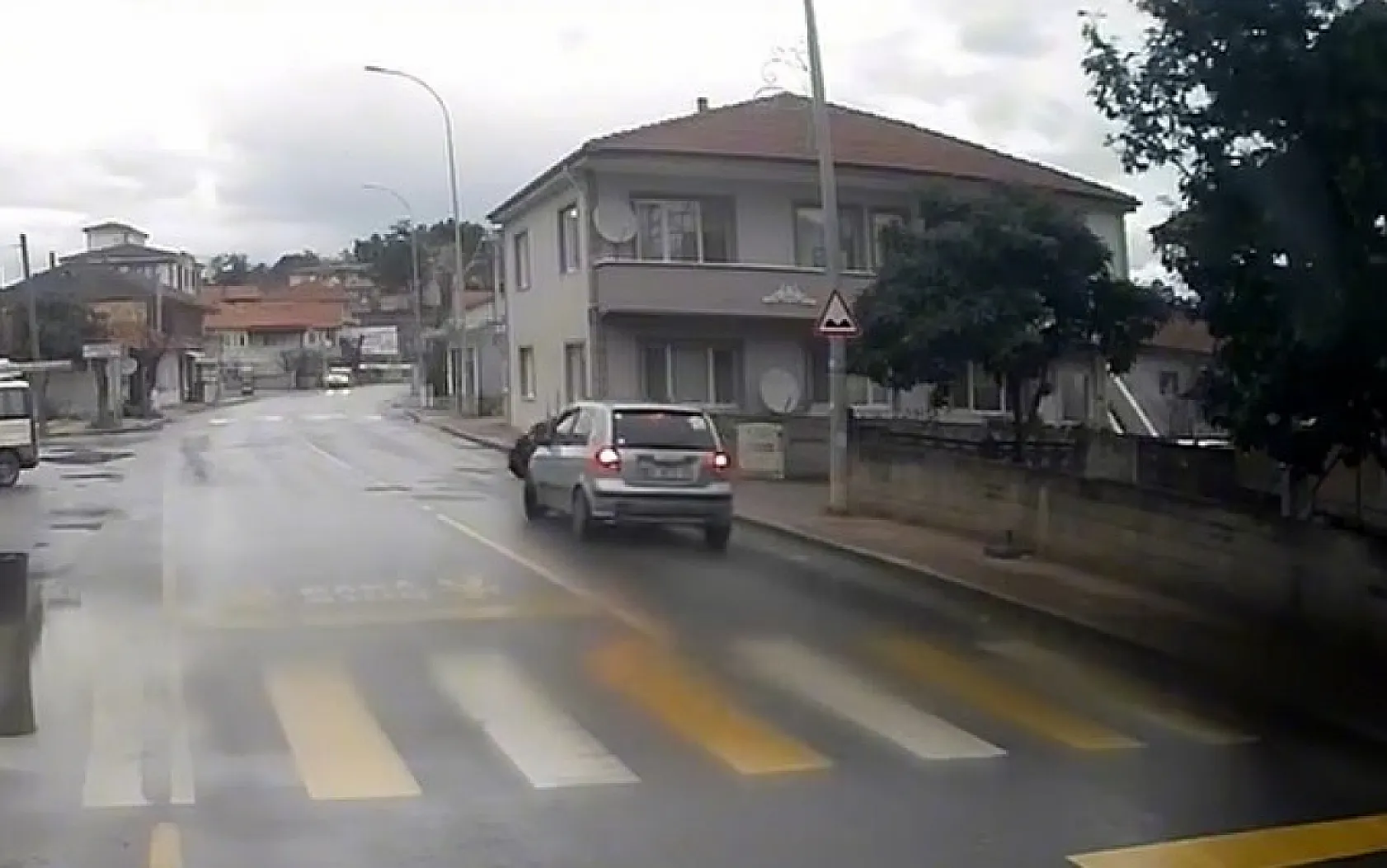 Otomobilin çarptığı yaşlı kadın hayatını kaybetti