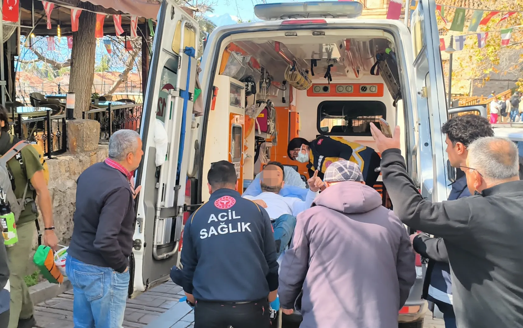 'Neden video çekiyorsun' tartışması kanlı bitti: 3 yaralı