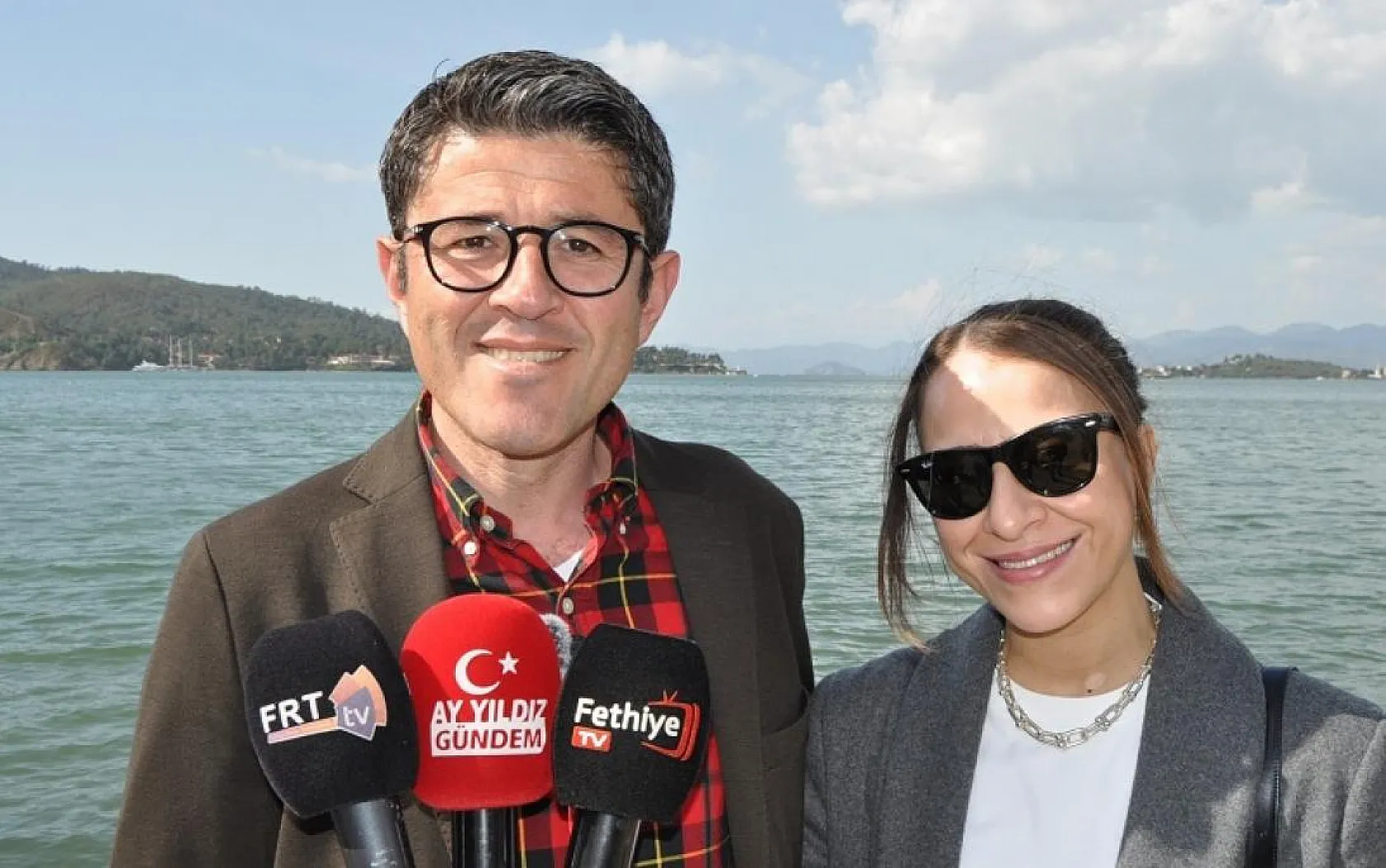 Başkan Adayı Kökten, Sevgililer Gününde Çiçek Dağıttı