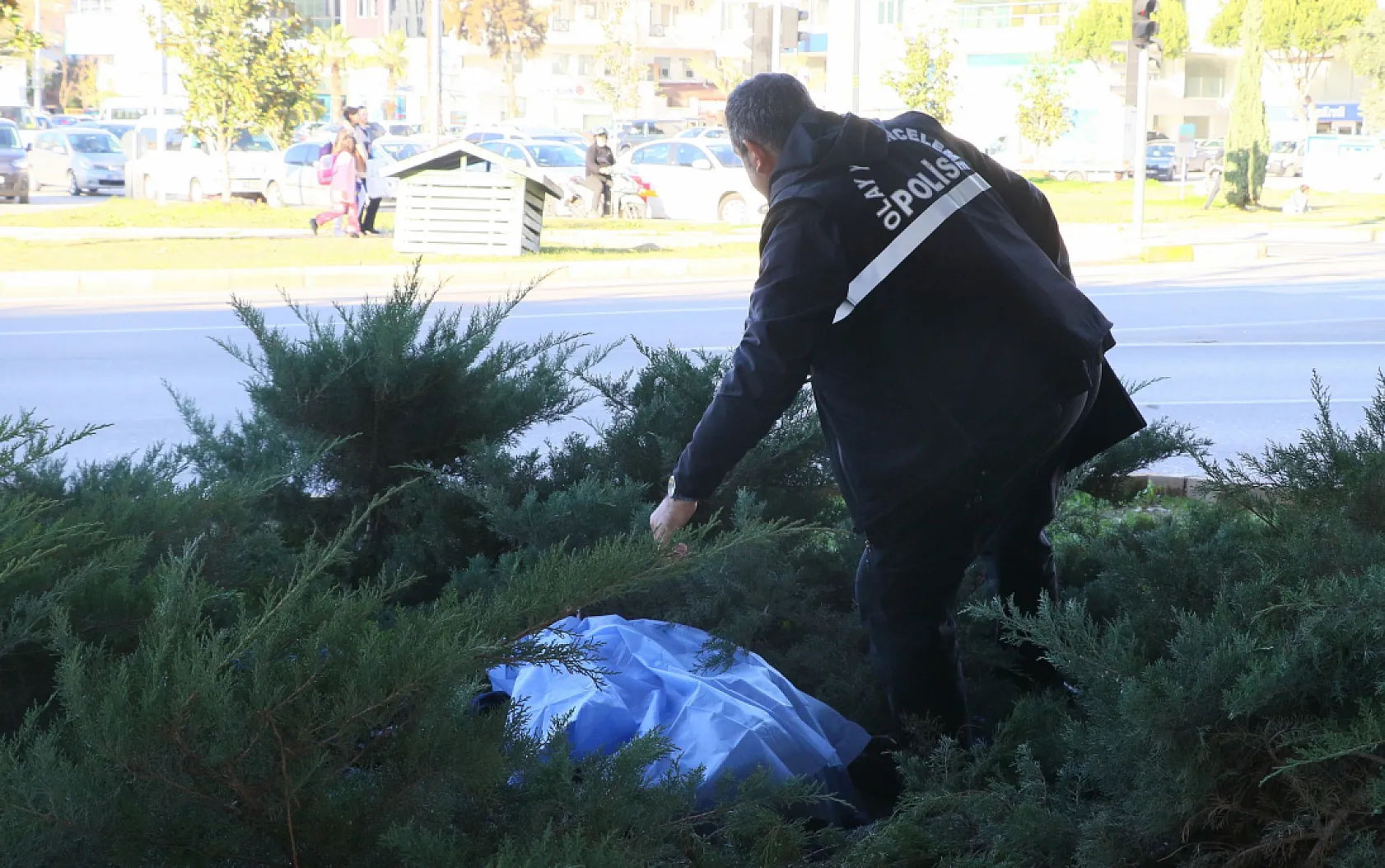 Cesedi günler sonra gelen kokuyla tesadüfen bulundu