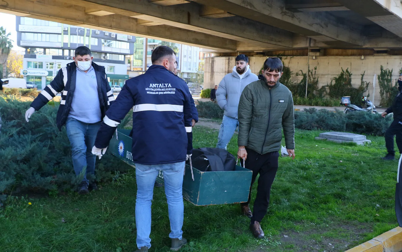 Cesedi günler sonra gelen kokuyla tesadüfen bulundu