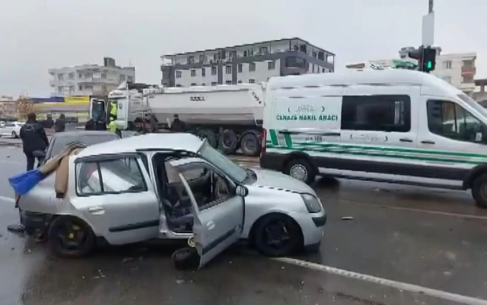 3 aracın karıştığı kazada 1 kişi hayatını kaybetti
