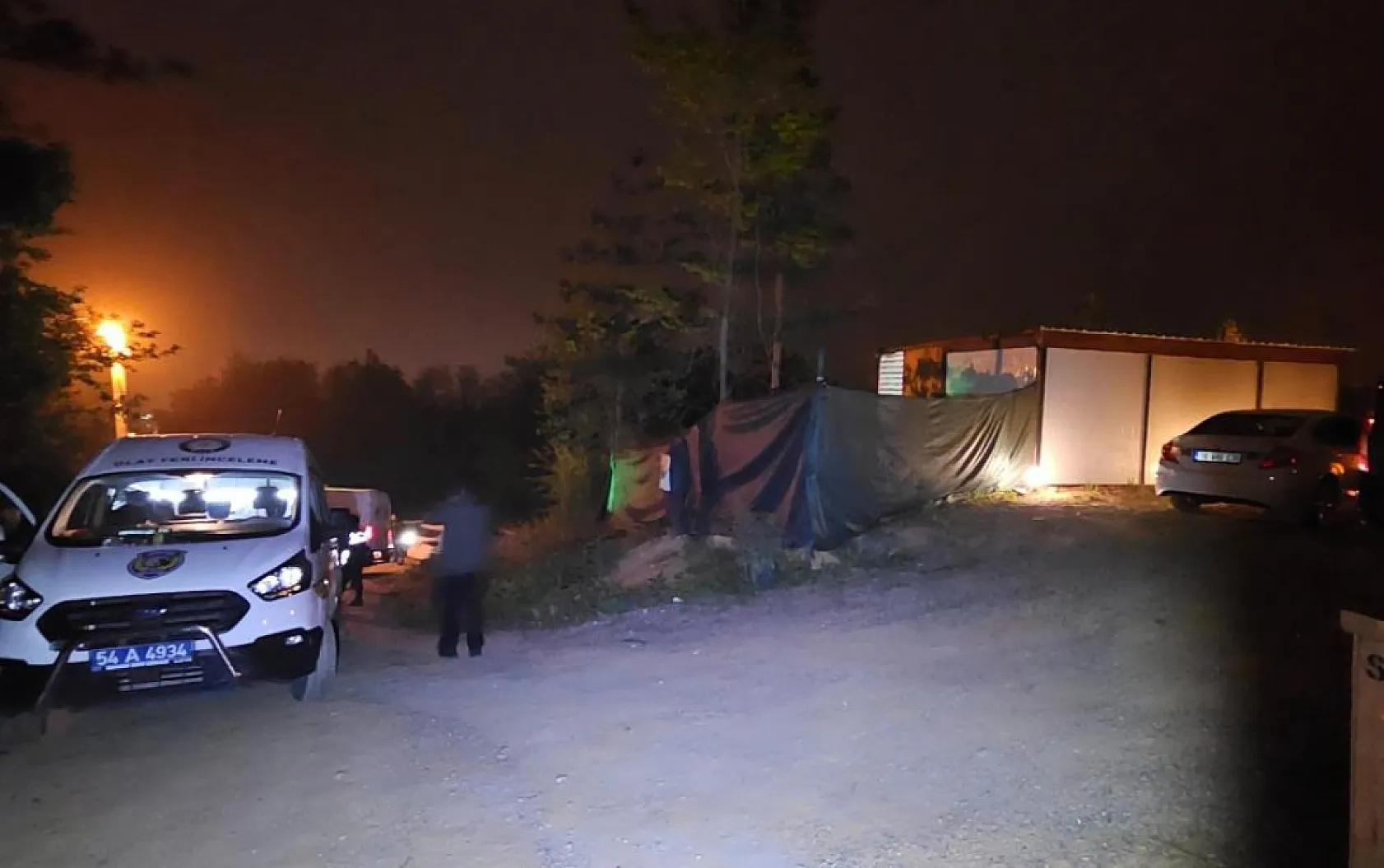 Kazara ateşlendiği öne sürülen tabancayla başından vurularak hayatını kaybetti