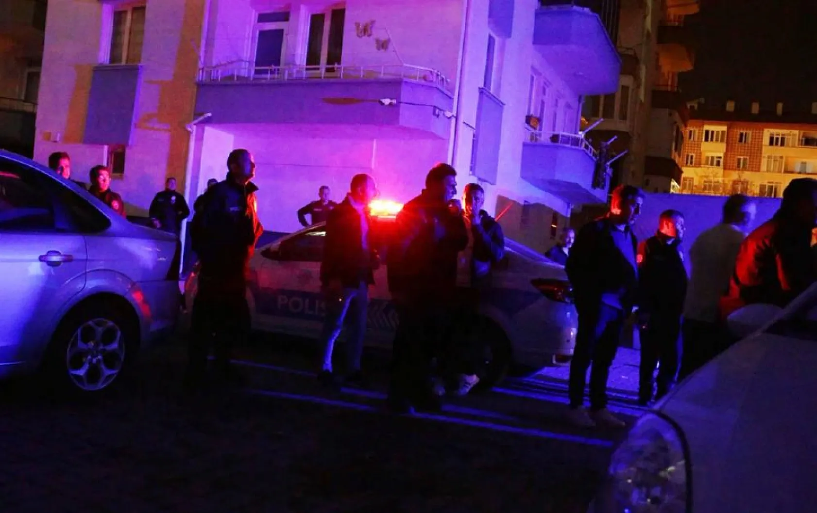 Polisi arayıp, 'Bizi dövüyorlar' diye polisleri şikayet etti