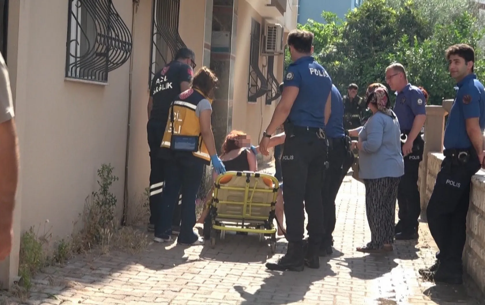 Kendini kilitlediği evi yakmaya çalıştı, yakalanınca sinir krizi geçirdi