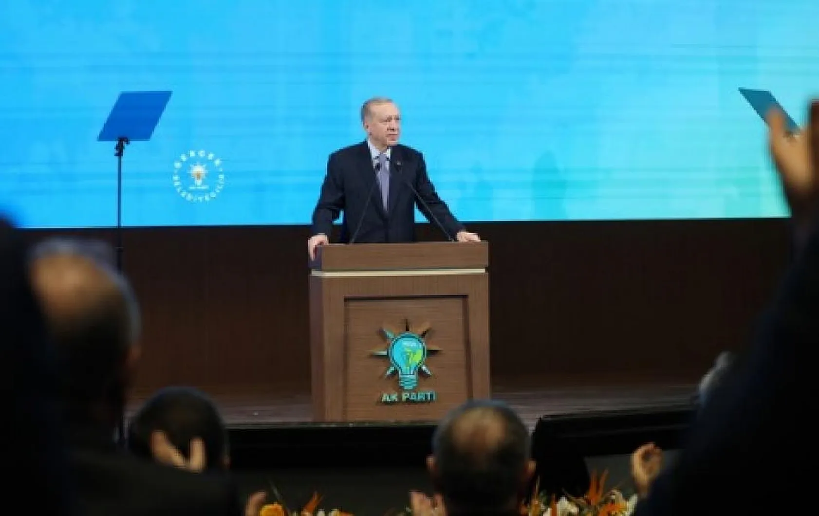 Cumhurbaşkanı Erdoğan açıkladı! İşte 8 başlıkta AK Parti'nin seçim beyannamesi