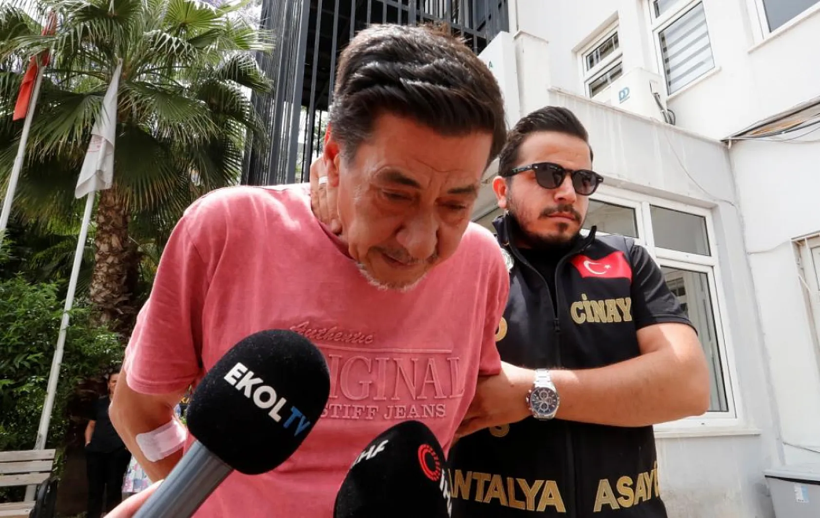 Küçük kızın 'Ağabeyim cennette' sözleri salonda gözyaşlarına neden oldu