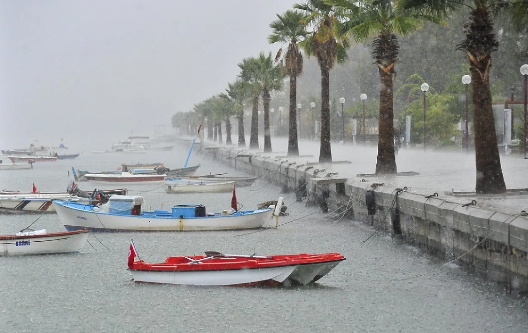 Fethiye'de beklenen yağış başladı