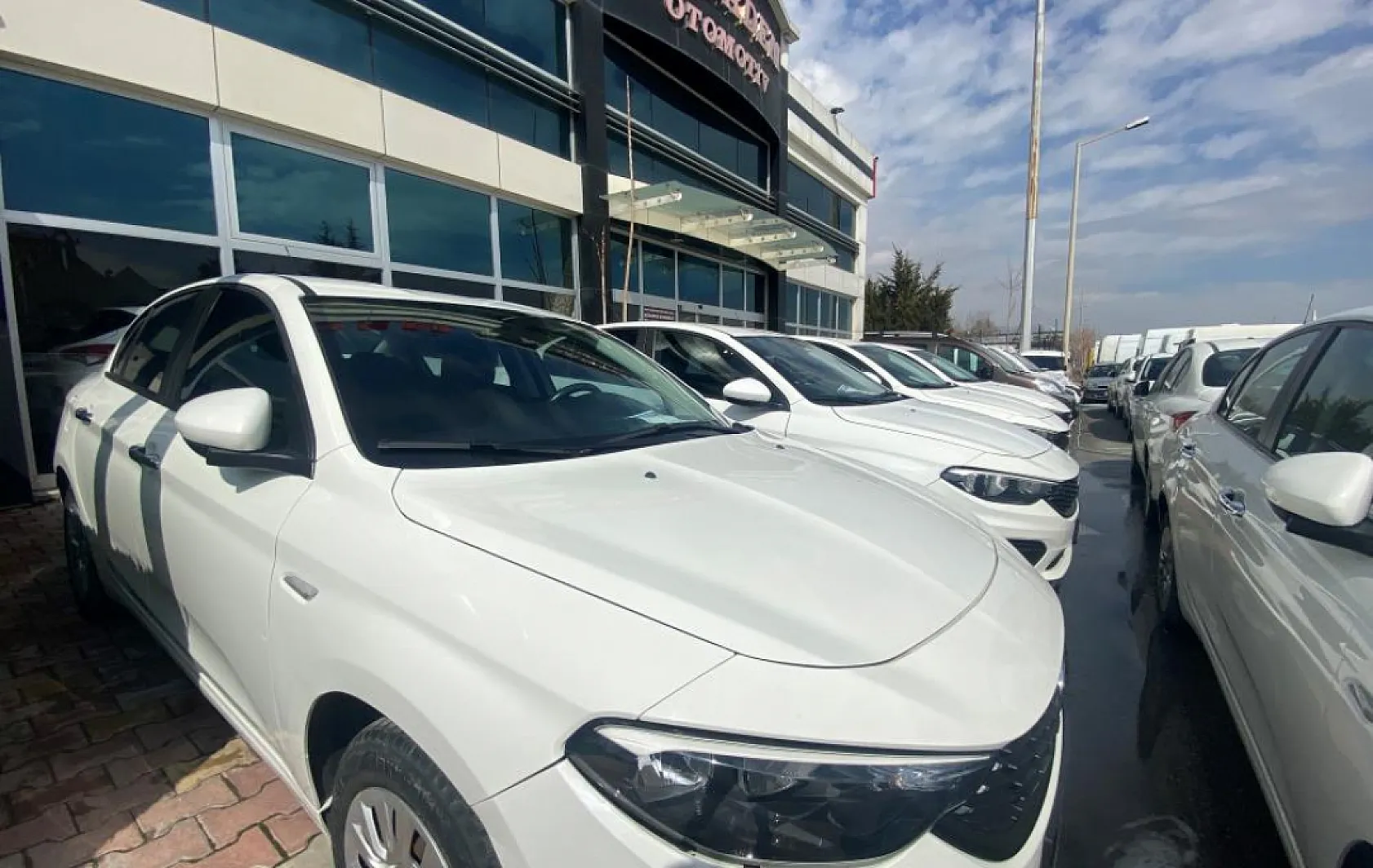 İkinci El Araç Alacaklar Dikkat! İkinci El Araçlar Yatırım Aracına Dönüşebilir mi? Uzmanlar Fiyat Artışını İşaret Ediyor…