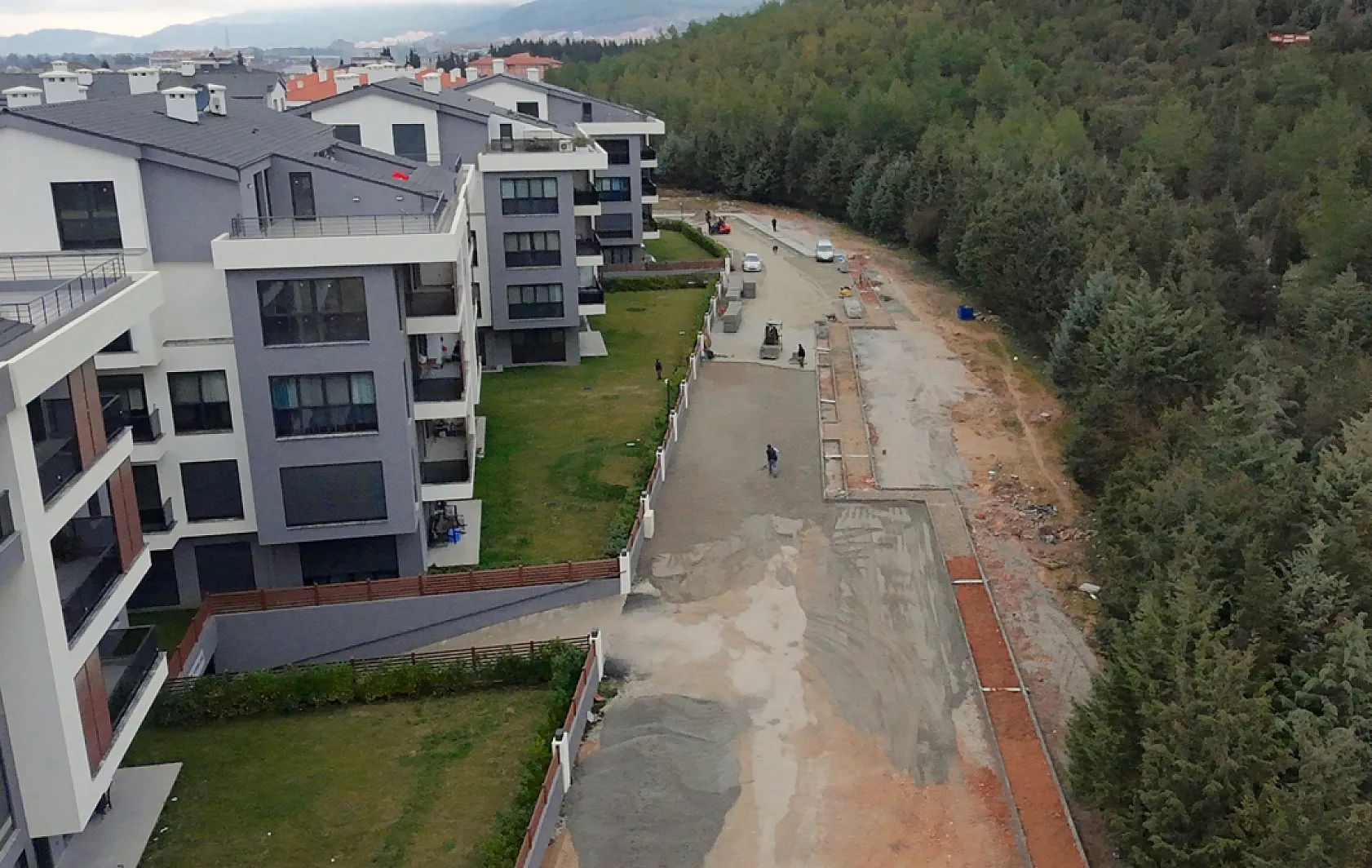 Menteşe'de yol yapım çalışmaları sürüyor