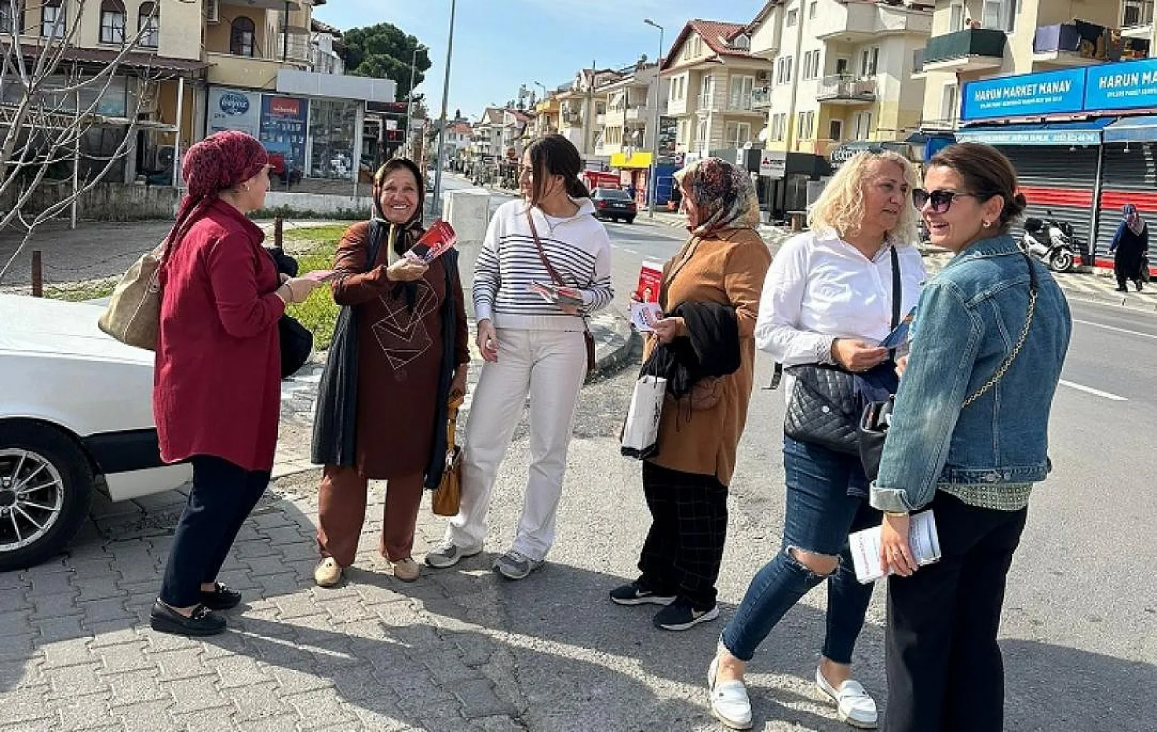 Cumhur İttifakı Kadın ve Gençlik Kolları kapı kapı dolaşıyor