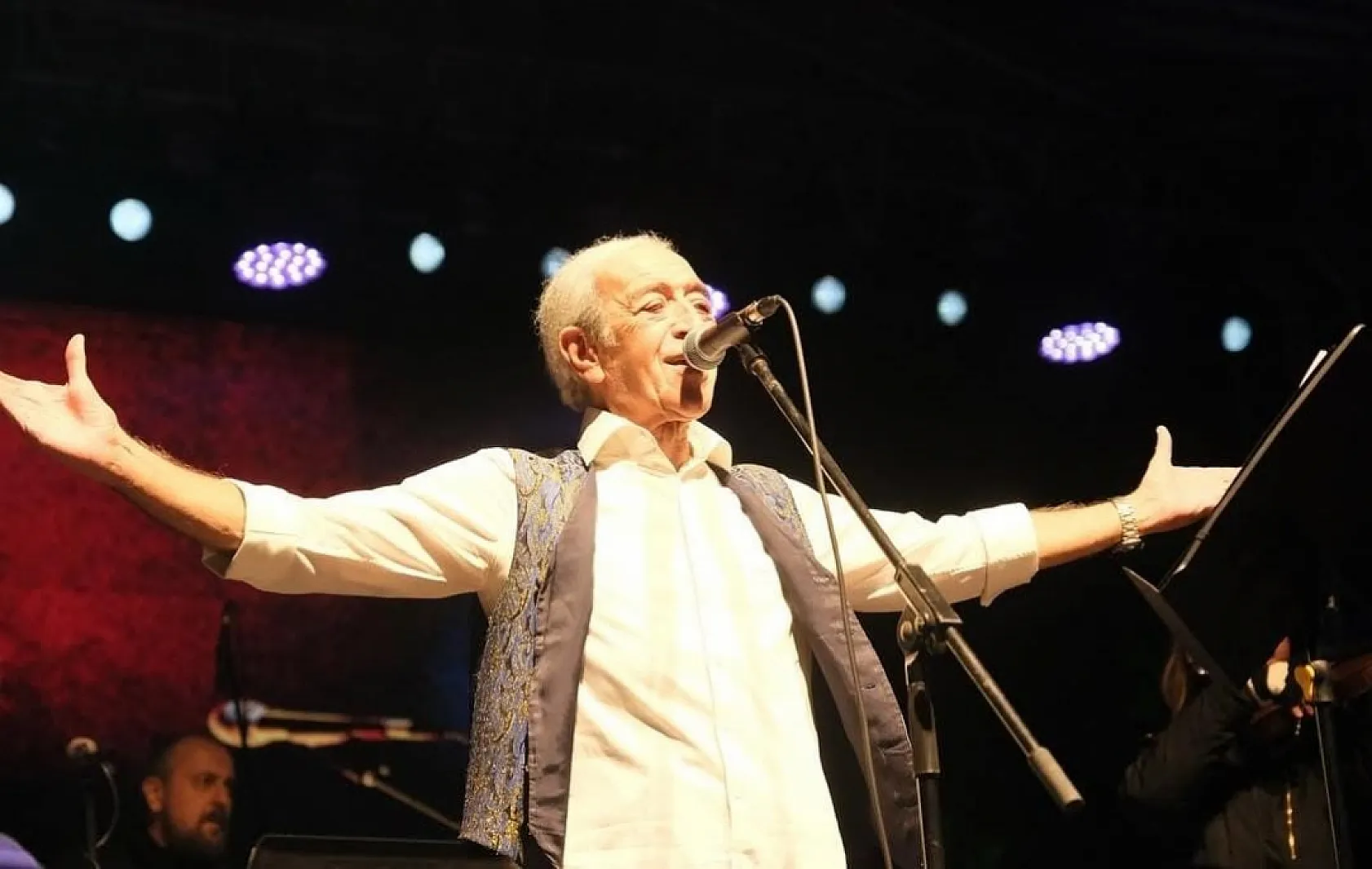 Edip Akbayram hayatını kaybetti