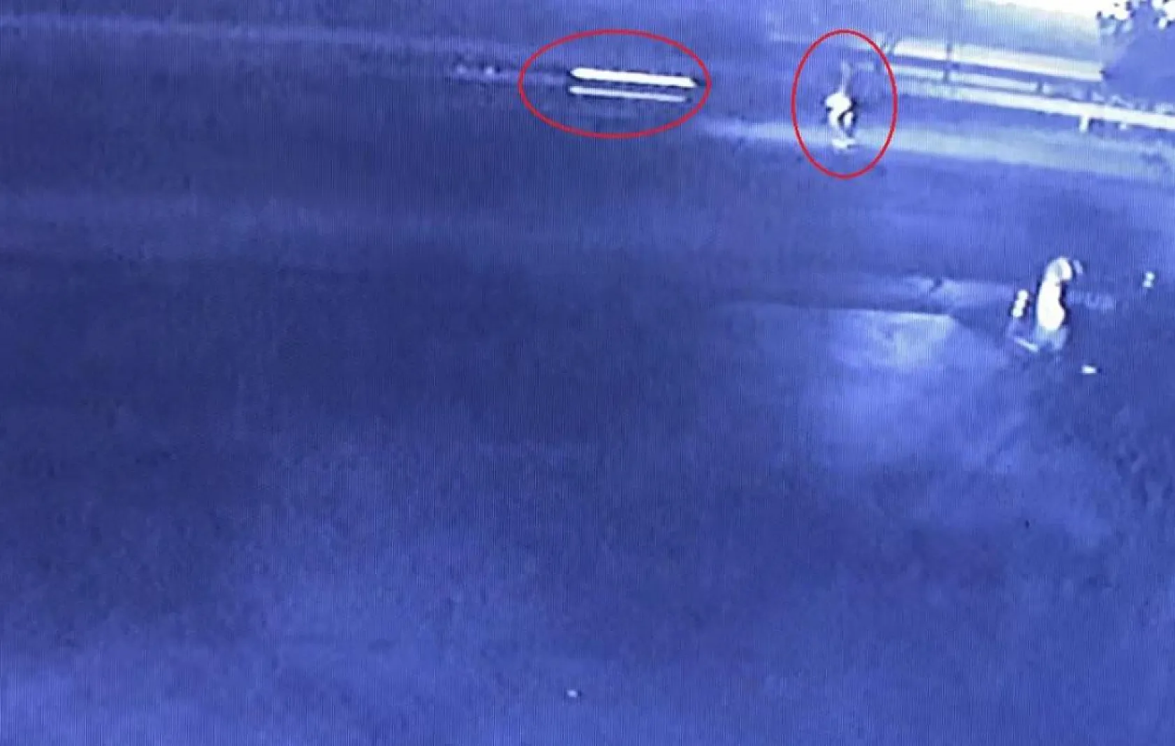 Önce motosiklet ardından otomobil çarpması sonucu hayatını kaybetti
