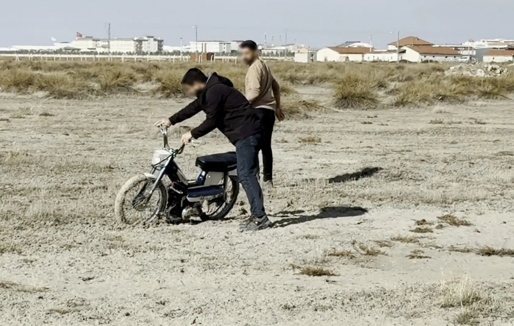 Önce motosikletiyle sonra yaya olarak kaçtı ama yakalanmaktan kurtulamadı