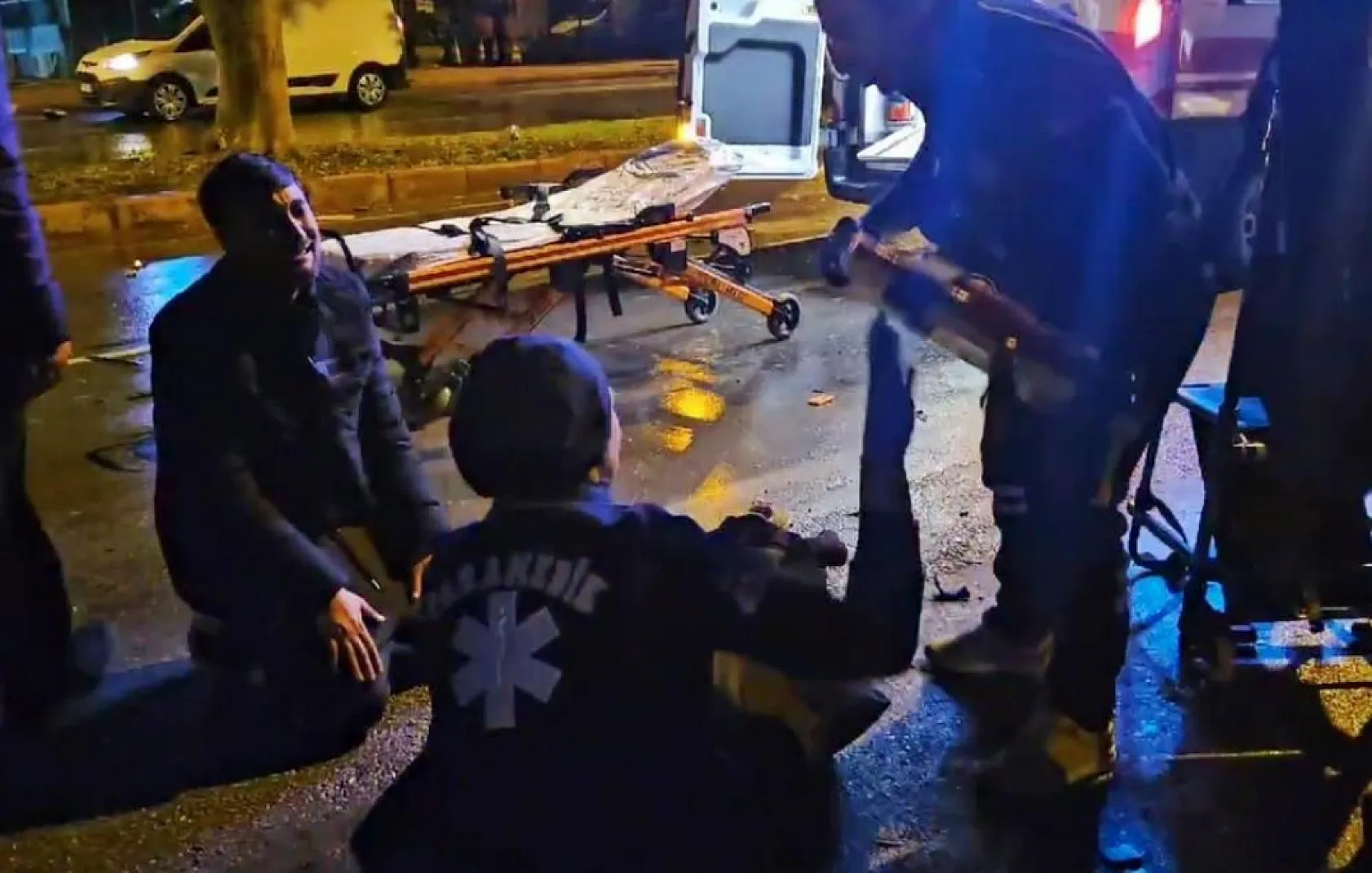 Takla atan araçtan gençler yola savruldu, arkadaşı 'Onlara bir şey olmasın ben öleyim' diye ağladı