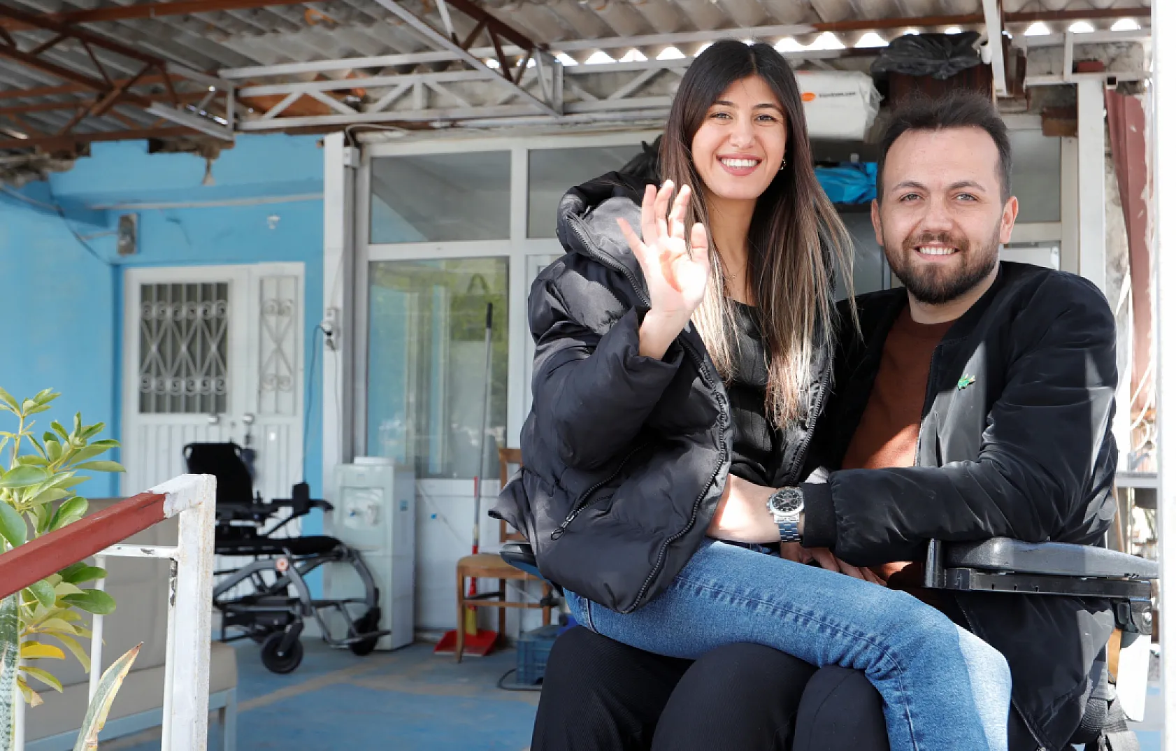 Okul yıllarına dayanan arkadaşlıkları engel tanımayan aşka dönüştü