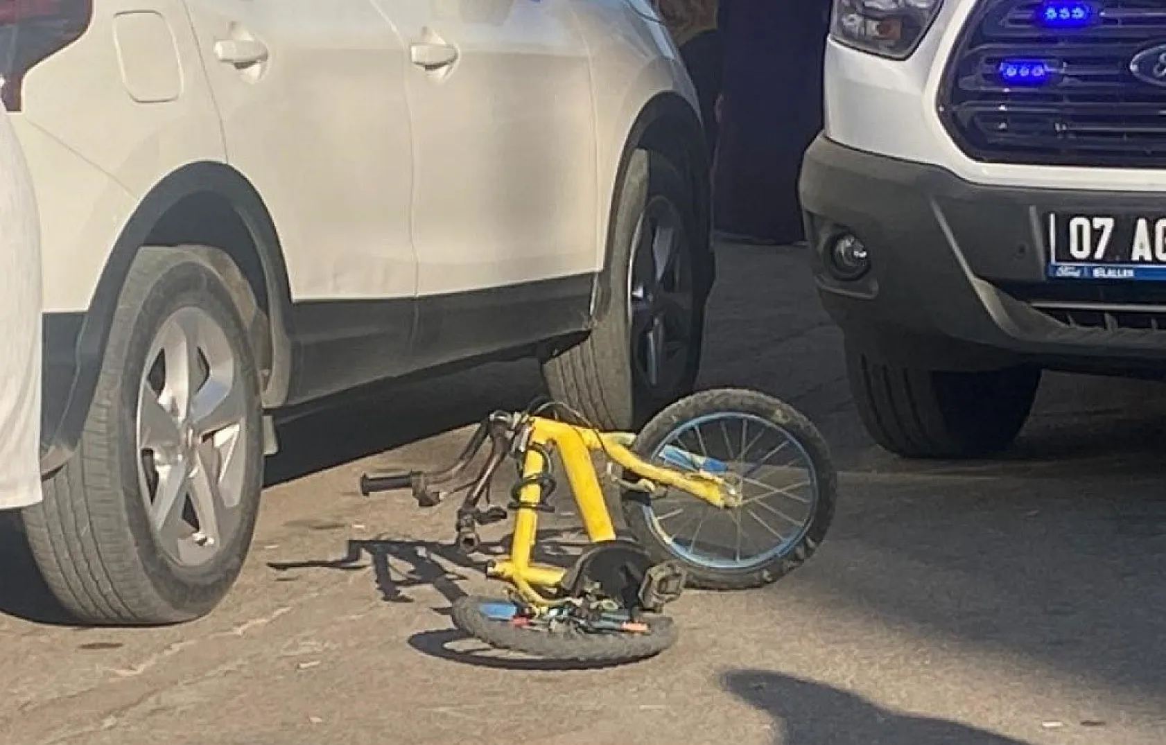 Bisikletiyle düşüp çöp kamyonunun altında kalan 11 yaşındaki çocuk hayatını kaybetti