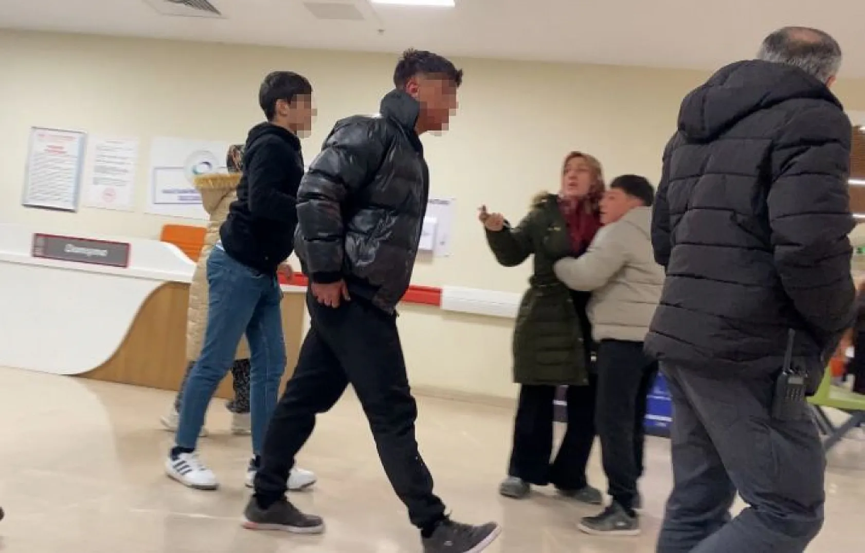 17 yaşındaki gençlerin kavgası kanlı bitti: 2 yaralı