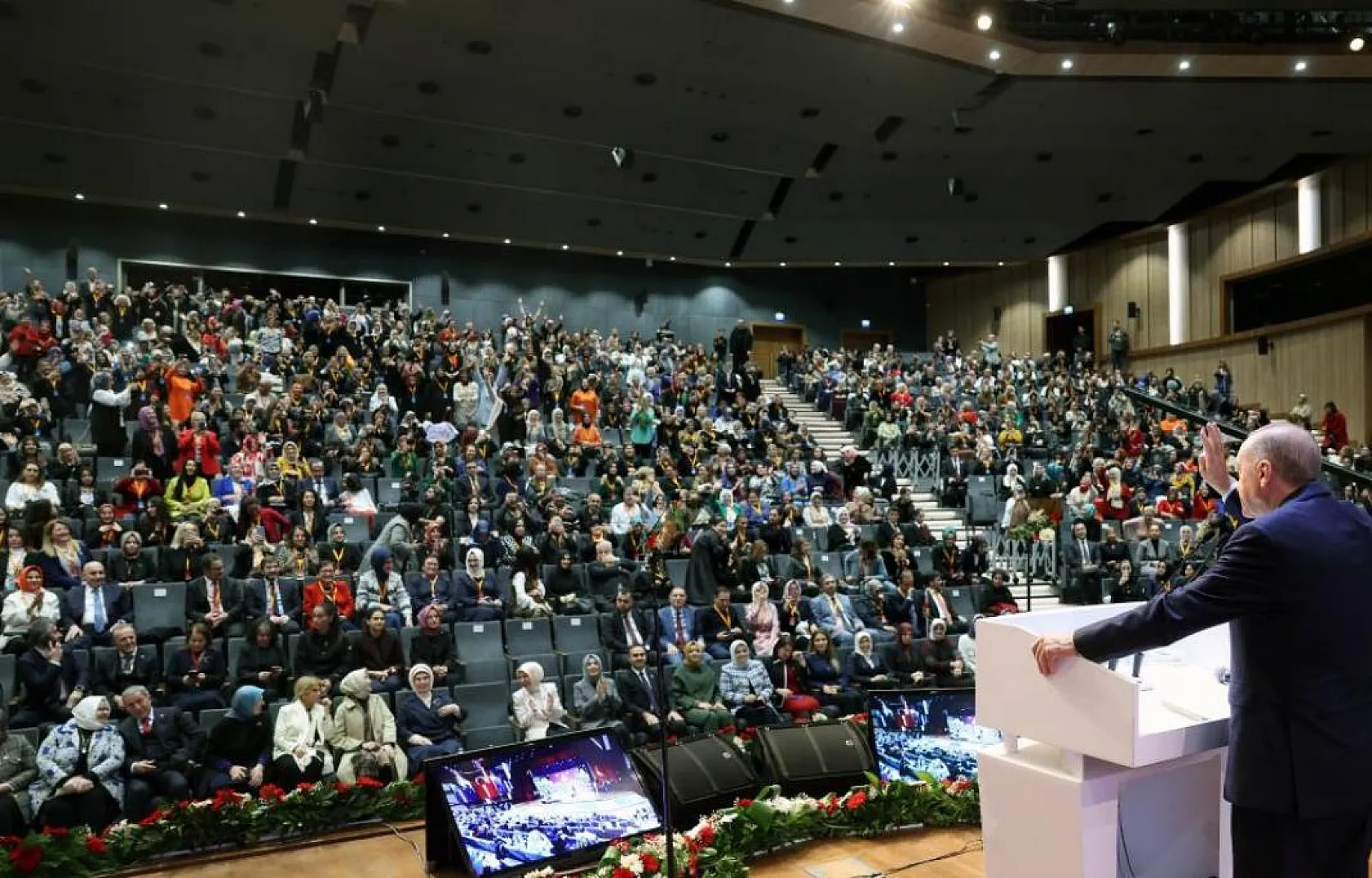 Cumhurbaşkanı Erdoğan: '81 vilayette kadın konukevleri ve sosyal hizmet merkezleri ile şiddete maruz kalan kadınları devlet güvencesi altına alıyoruz'