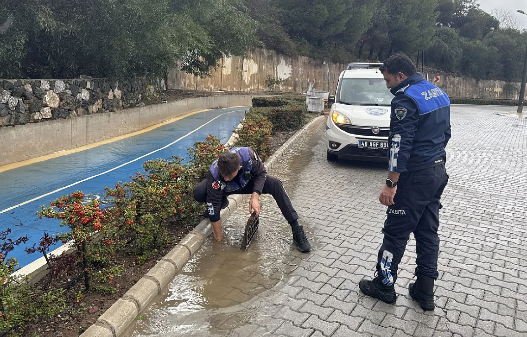 Marmaris'te yağmur mesaisi