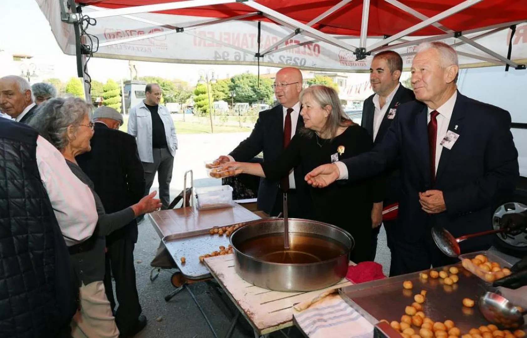 Başöğretmen Necmi Yener'in büstü törenle açıldı