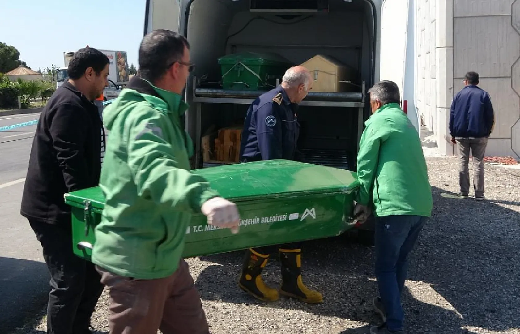 Otomobilin çarptığı kamyonet otoyol bağlantı köprüsüne vurdu: 1 ölü, 3 yaralı