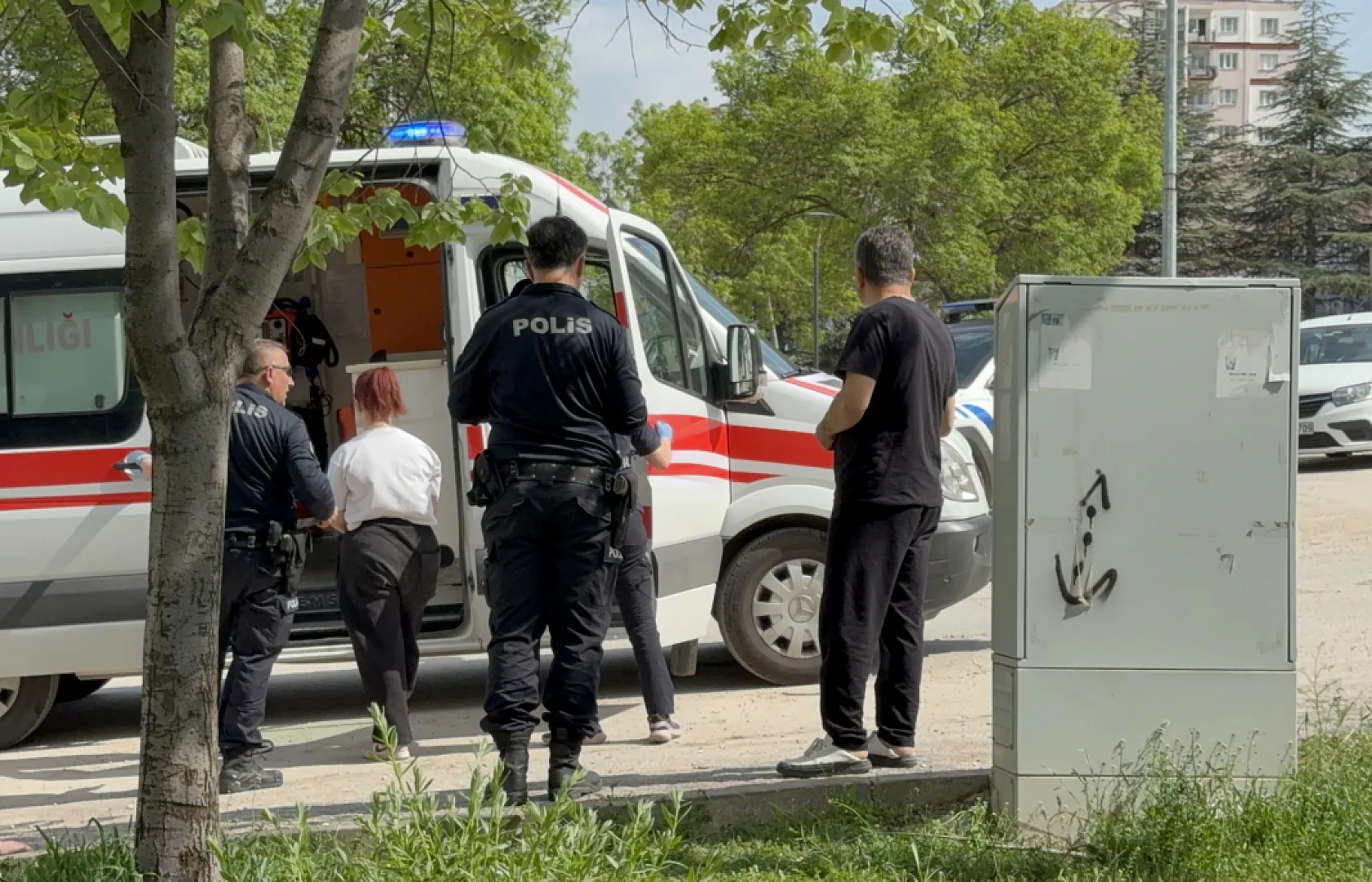 'Erkek arkadaş' kavgasında 3 kız bıçakla yaralandı