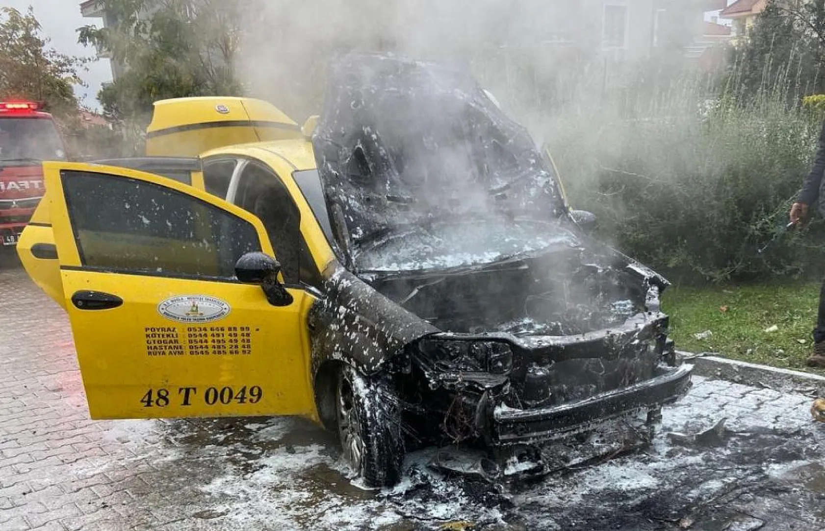 Takside çıkan yangın araçı kullanılamaz hale getirdi