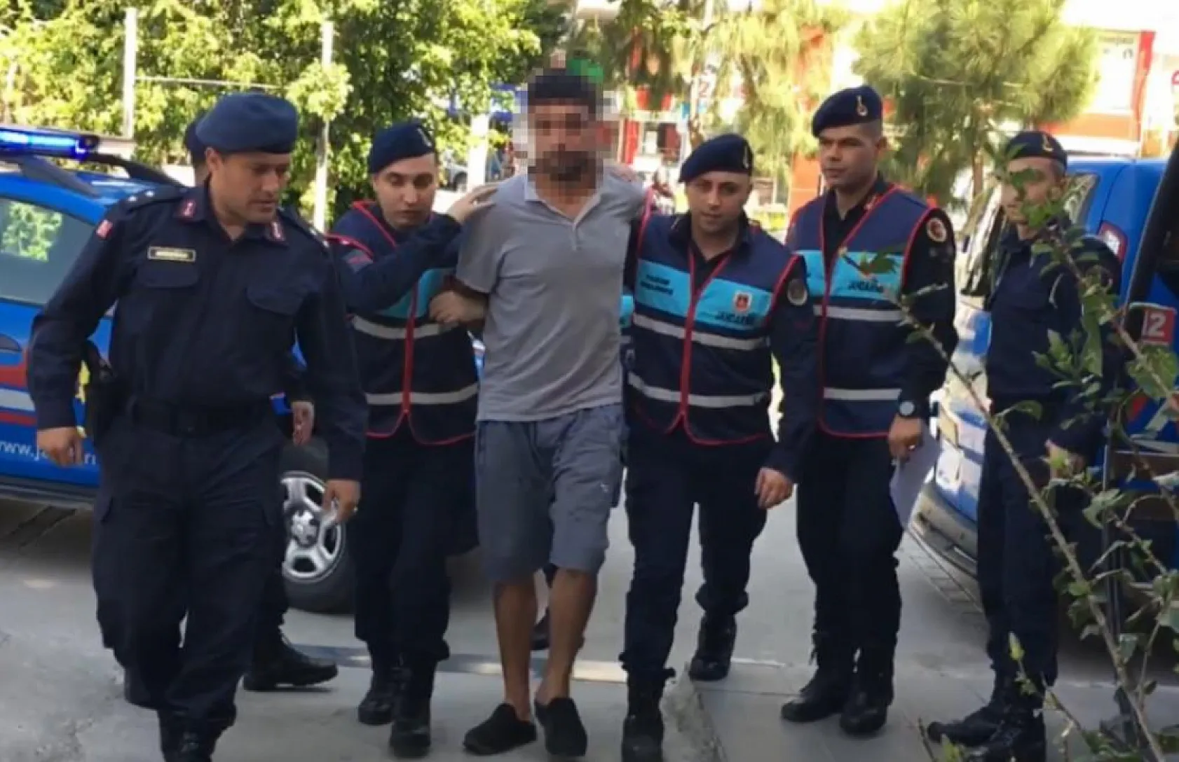 Aileyi katleden cani, gasp ettiği bilezikle borç ödemiş