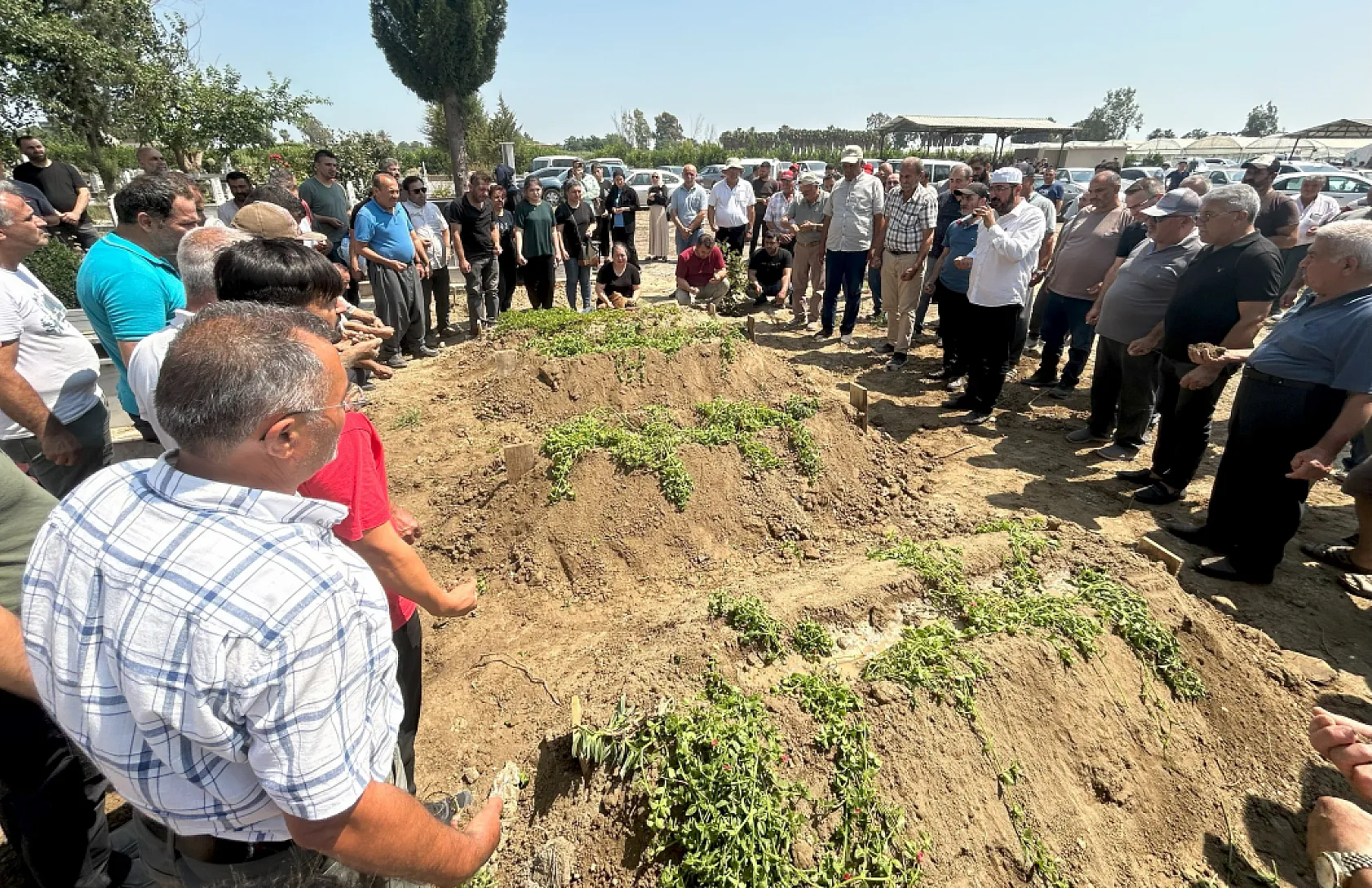 Baba ve kızları yan yana defnedildi