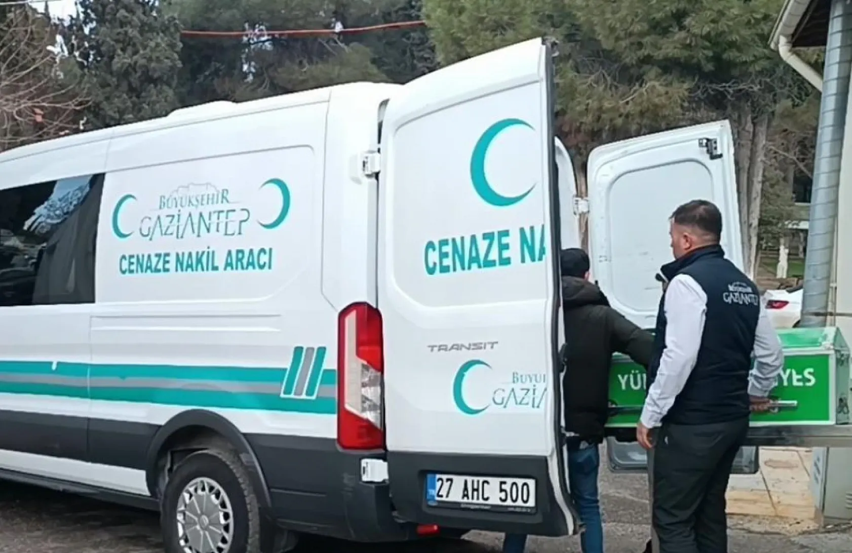 32 yaşındaki kadın öldürülerek sokak ortasına bırakıldı