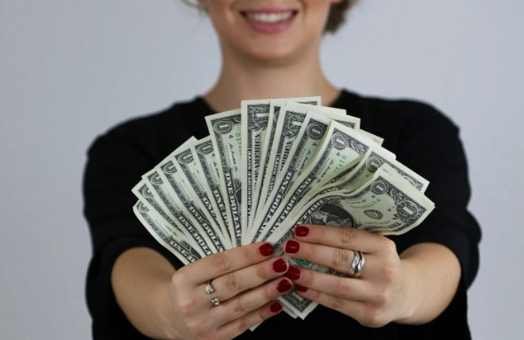 Dolar yıllar sonra bir ilki yaşayarak inişe başladı