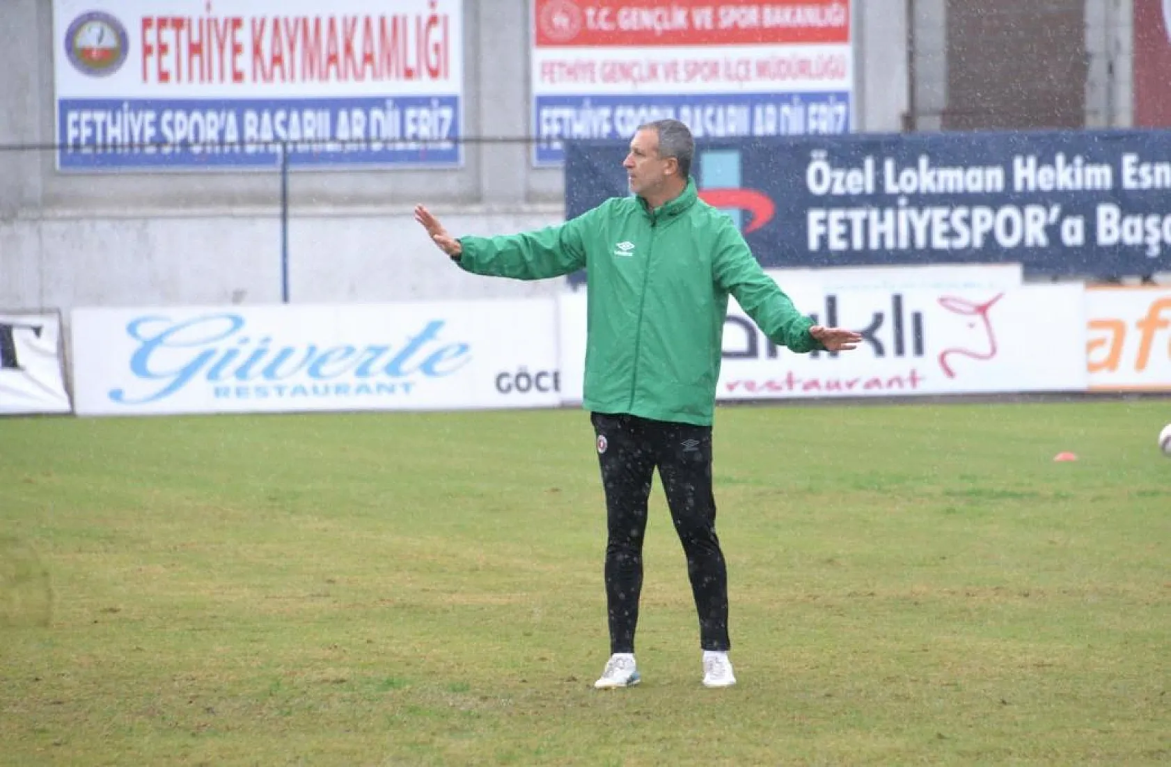 Gülleri, 'Başarılarla dolu sezonlar geçirmenizi dilerim..'