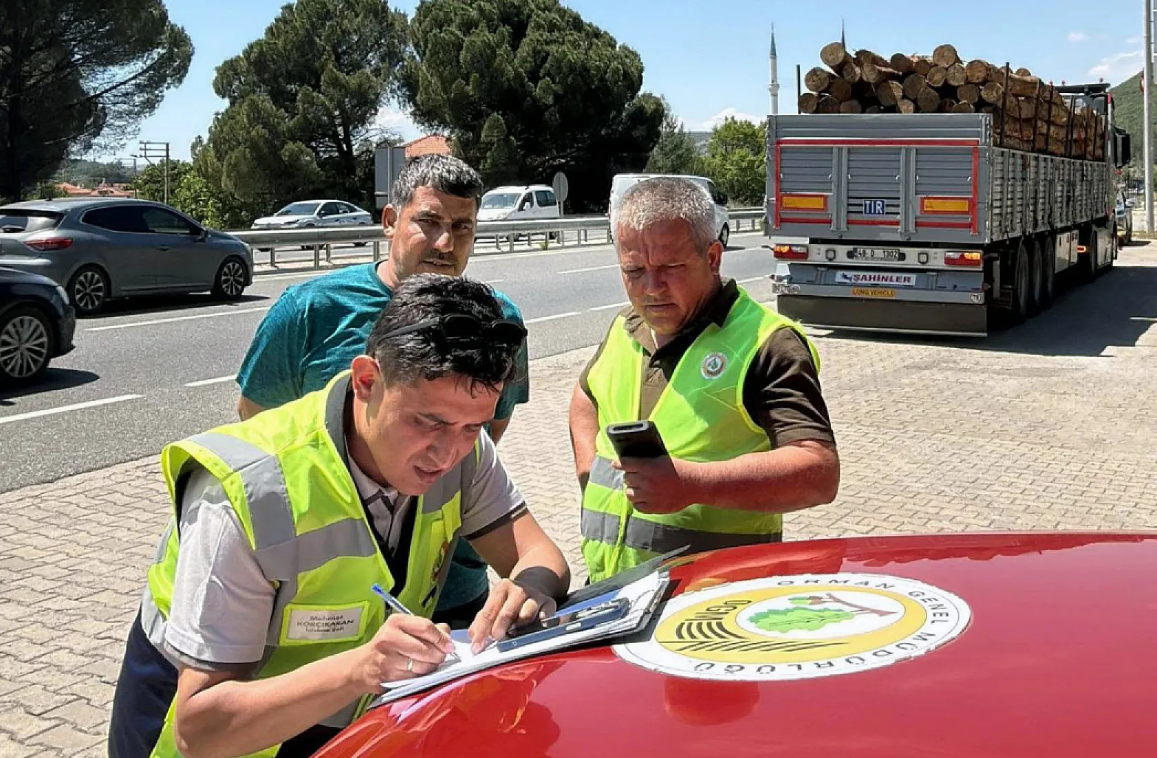 Muğla'da orman emvali taşıyan araçlara mobil kontrol denetimi