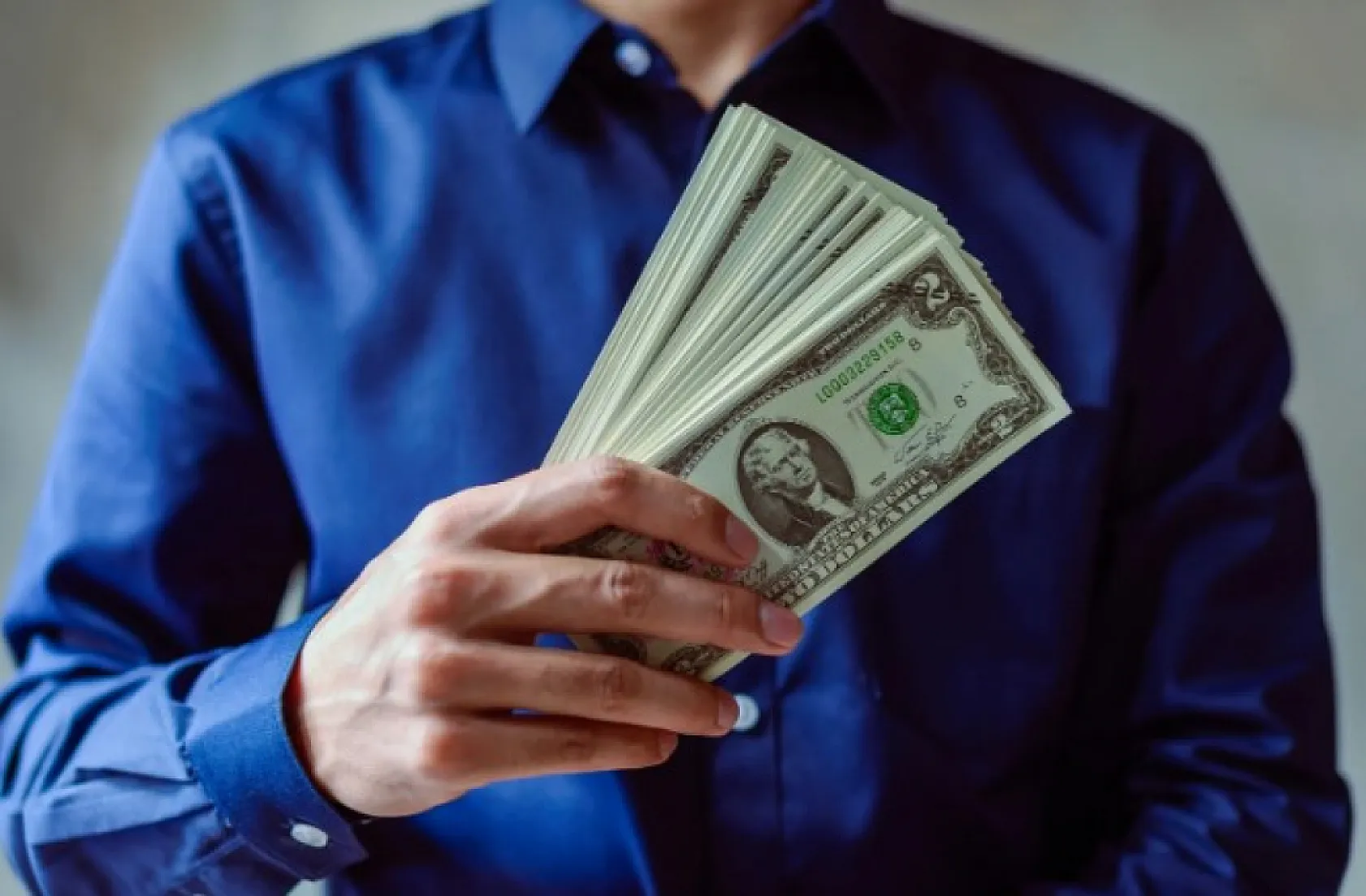 Dolar yıllar sonra bir ilki yaşayarak inişe başladı