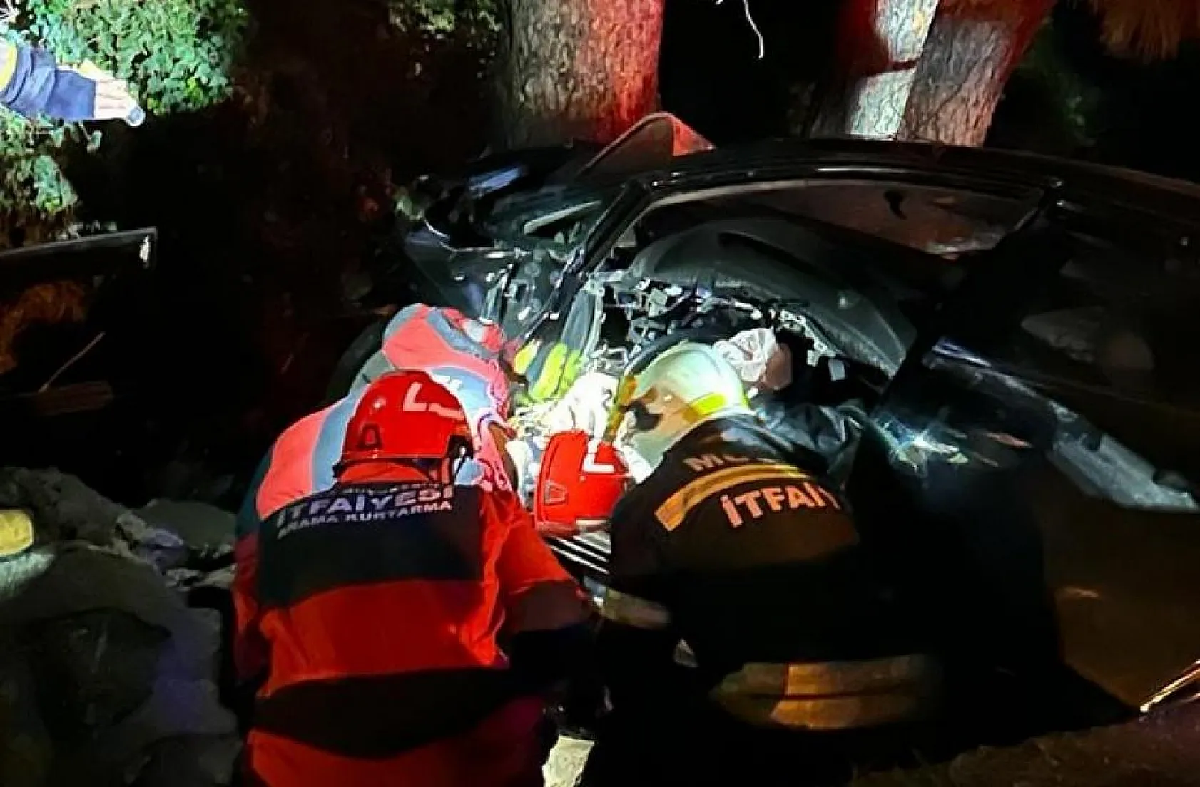 Yoldan çıkan otomobil ağaca çarptı: 1 ölü