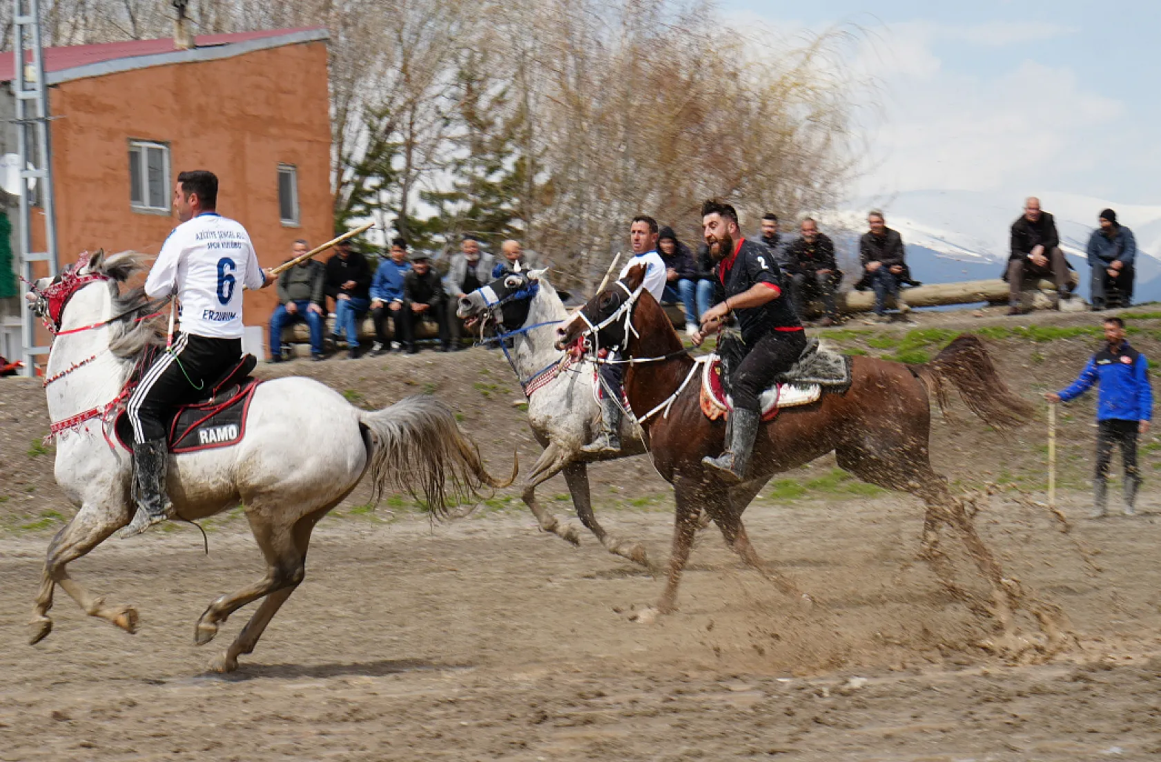 Cirit nefes kesti! Sahada hem rekabet hem gelenek vardı