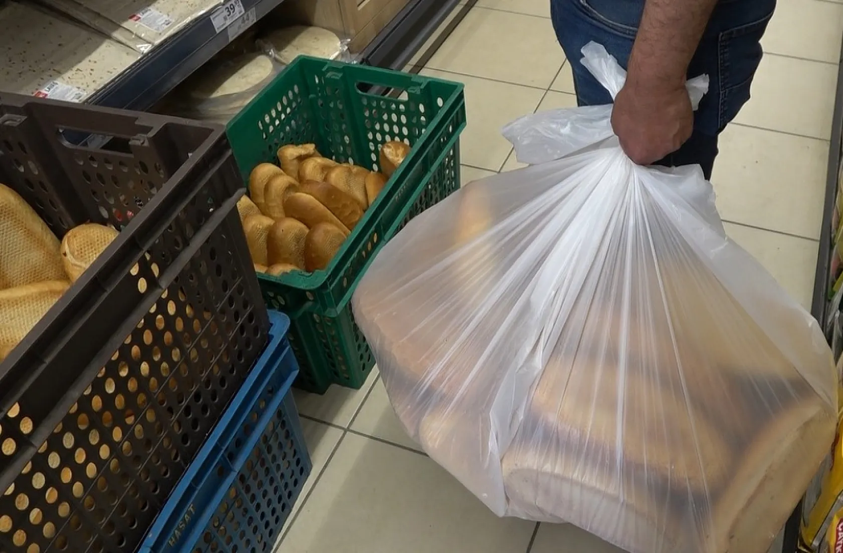 İki marketin fiyat rekabeti ekmeği 6 TL'ye kadar düşürdü