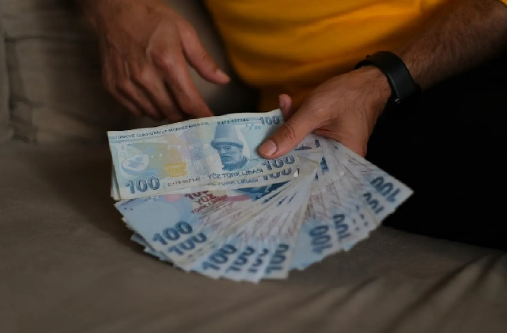 İhtiyaç kredisi çekmek hayal mi oldu? Yeni faiz oranları dudak uçuklattı, işte yeni faiz oranları