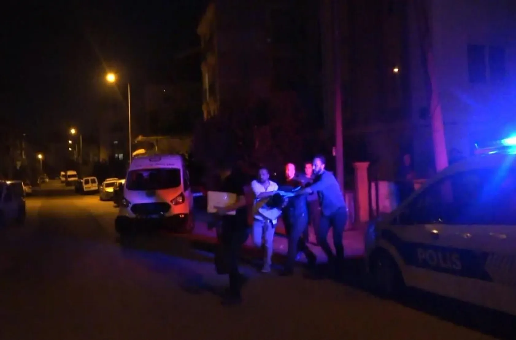 Pakistanlı kadın kanlar içerisinde ölü bulundu, öğretmen oğlu gözaltına alındı