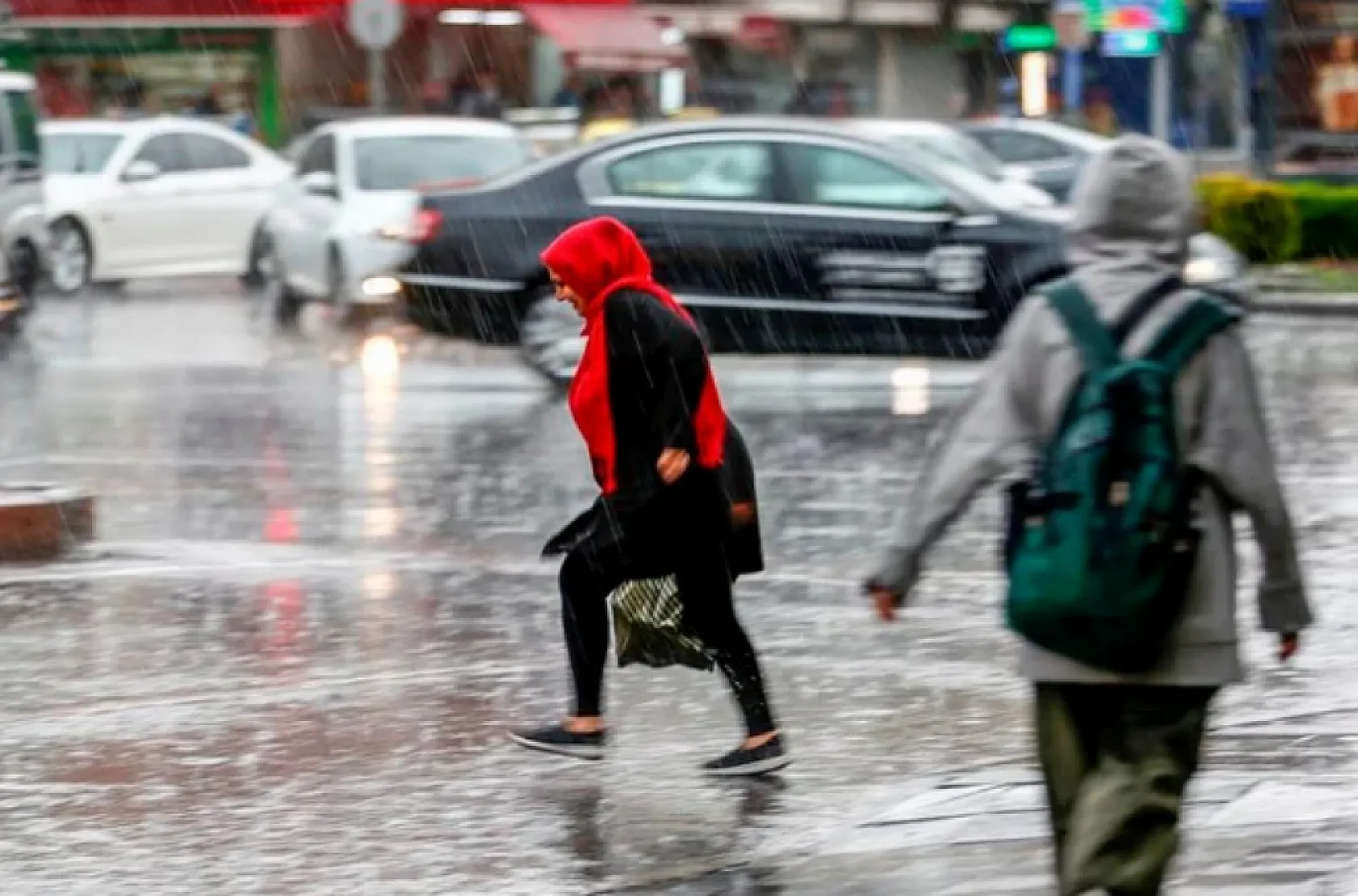 Meteoroloji 15 il için sarı ve turuncu kodlu uyarı yaptı: Sel ve su baskınlarına dikkat