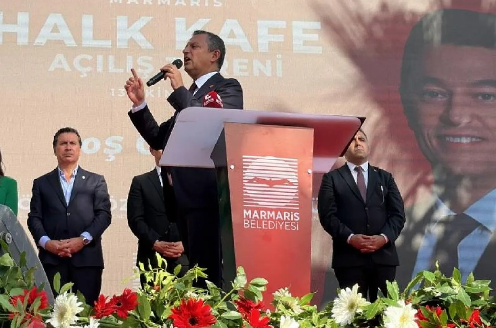 CHP Genel Başkanı Özel, Marmaris'te Halk Kafe'nin açılışını yaptı